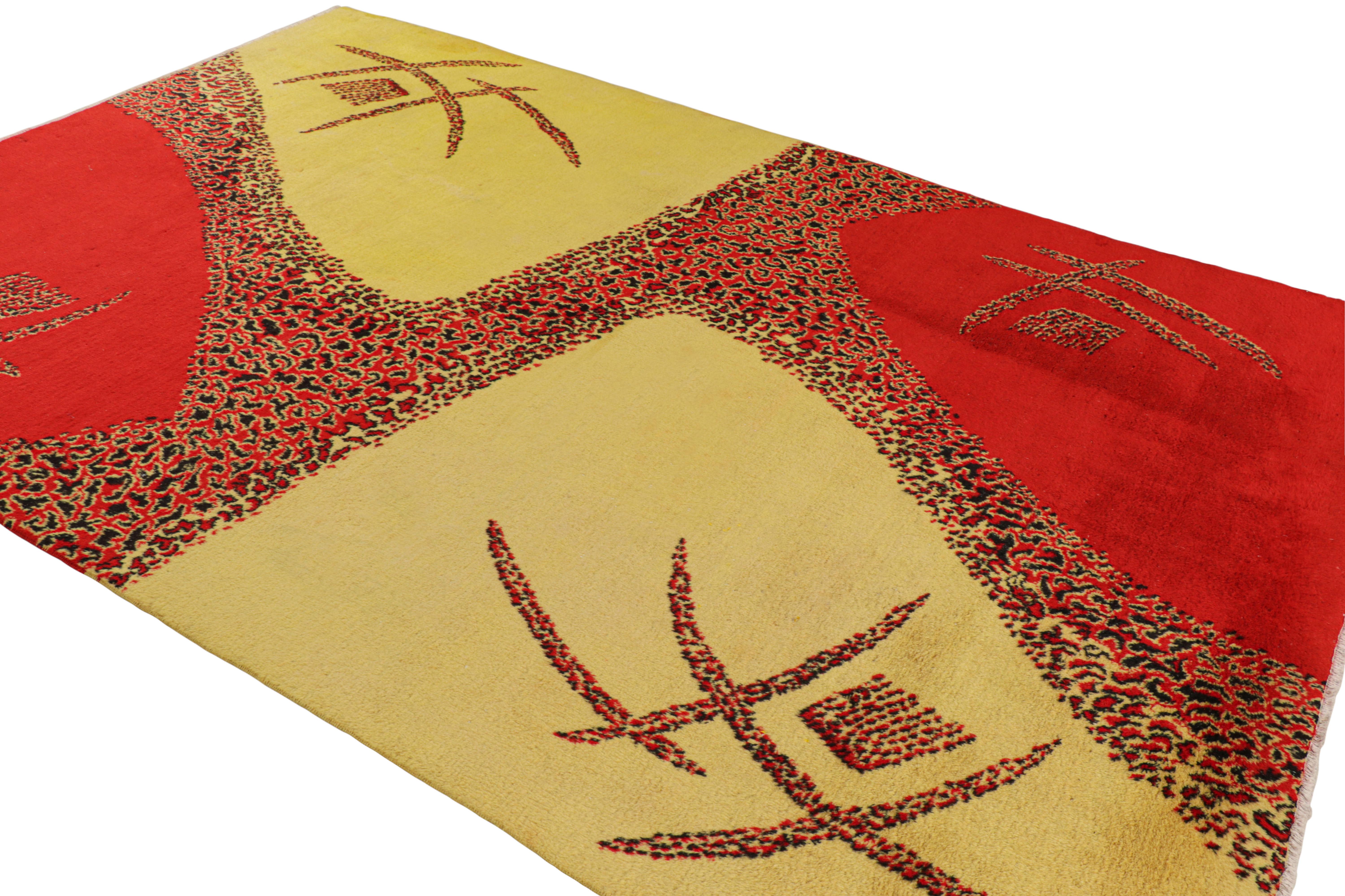Vintage Zeki Müren Teppich mit rotem und goldenem geometrischem Muster von Rug & Kilim (Handgeknüpft) im Angebot