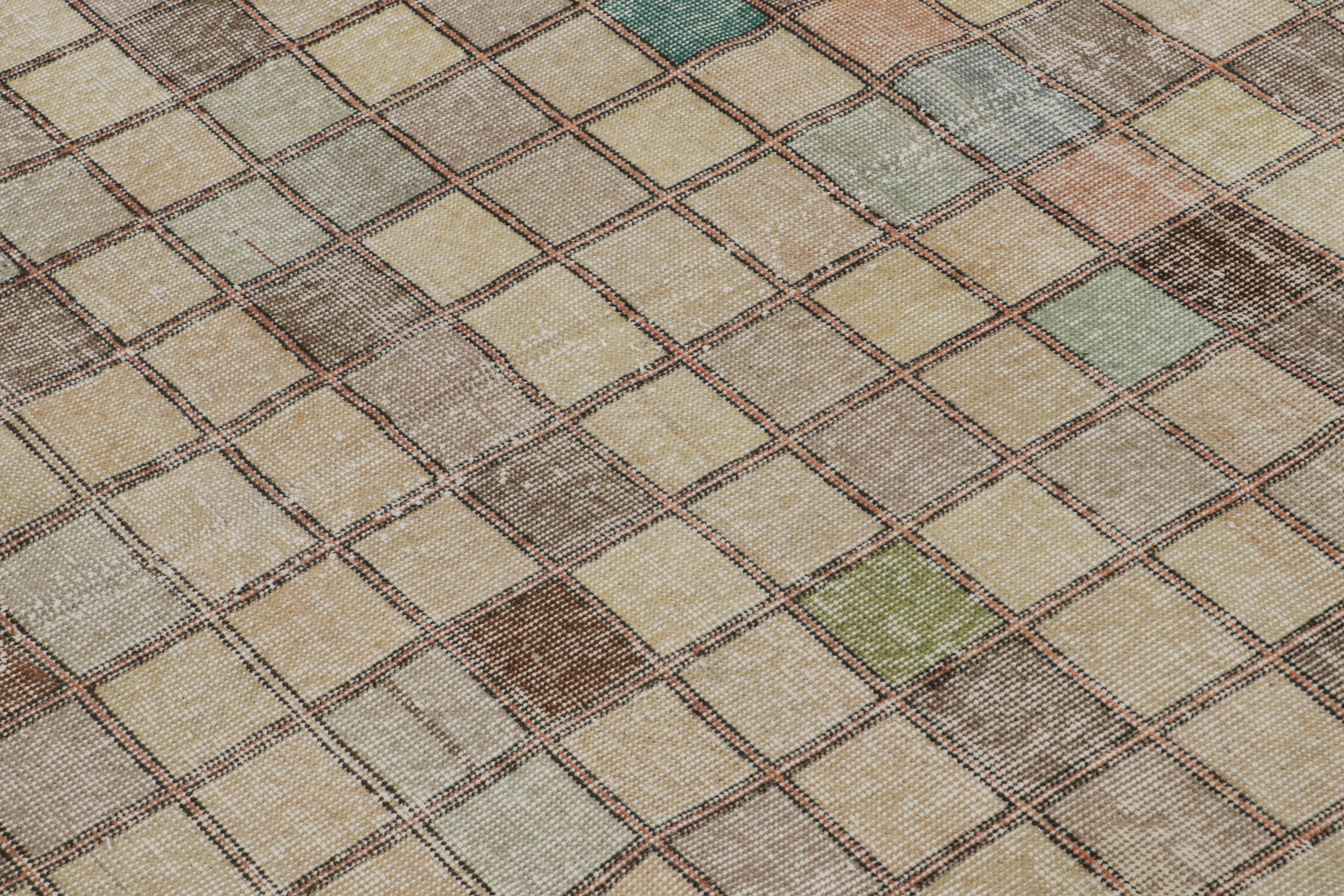 Vintage Zeki Müren Teppich mit quadratischen geometrischen Mustern, von Rug & Kilim (Türkisch) im Angebot