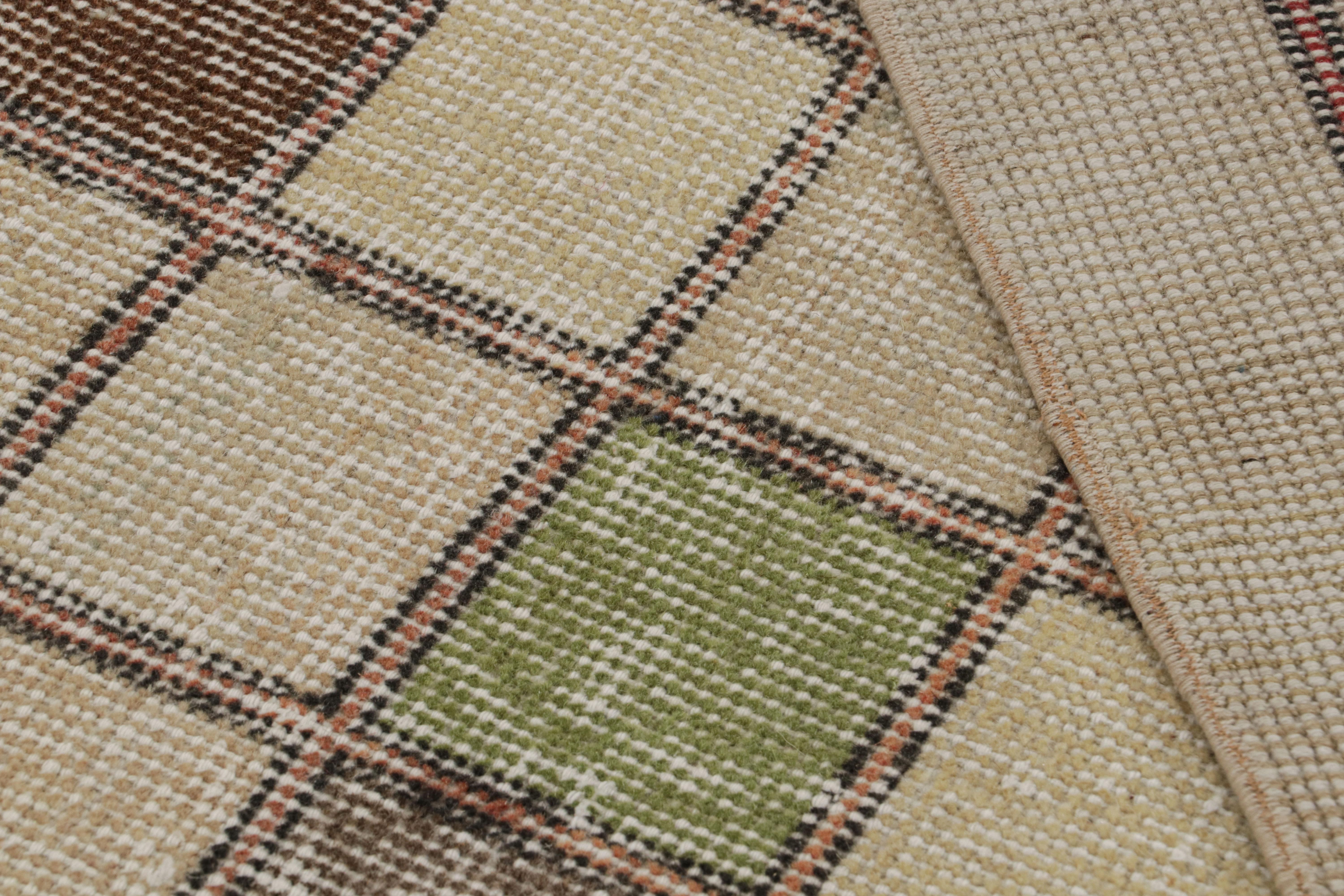 Vintage Zeki Müren Teppich mit quadratischen geometrischen Mustern, von Rug & Kilim (Mitte des 20. Jahrhunderts) im Angebot