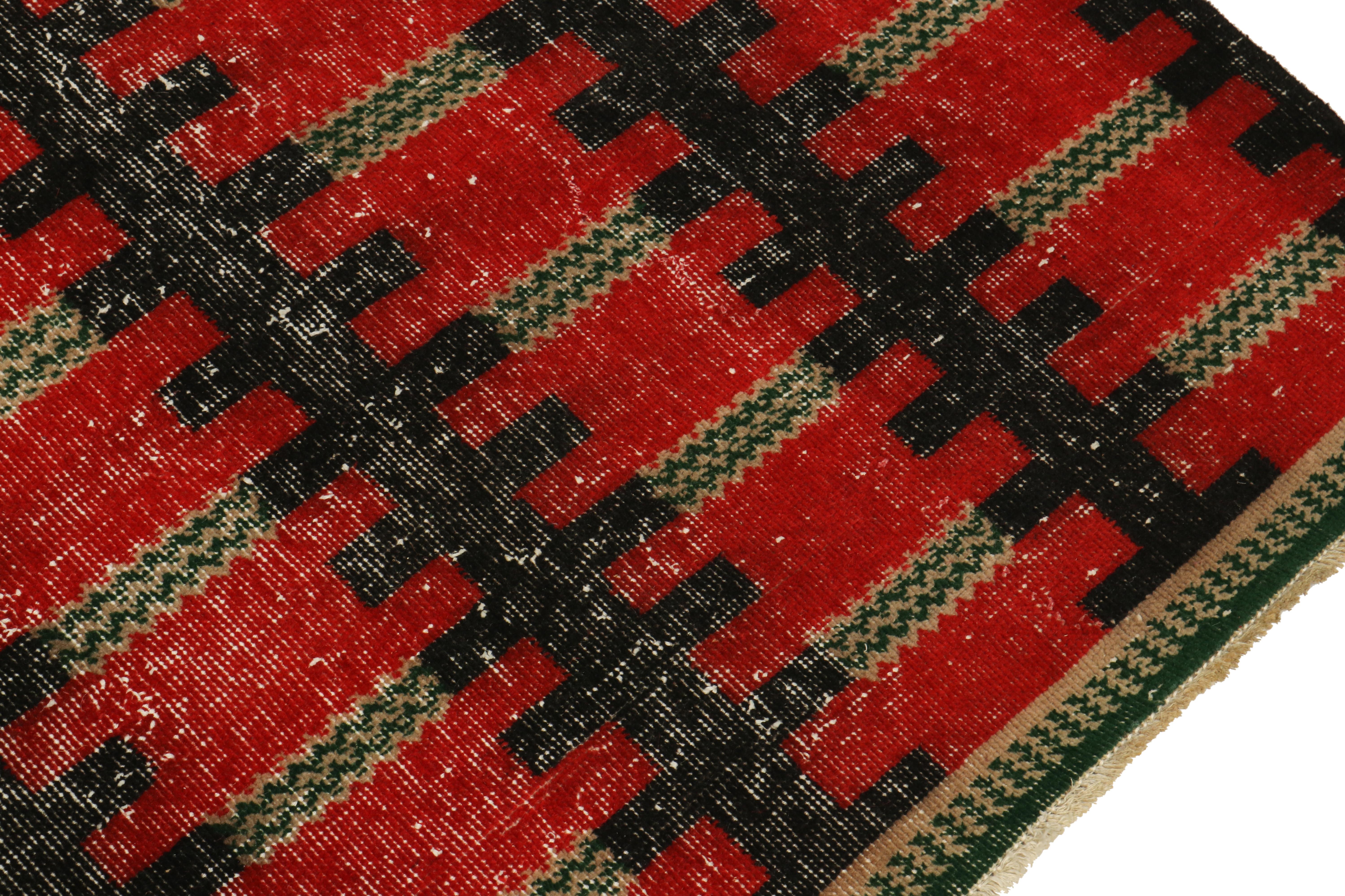 Vintage Zeki Müren Teppiche mit rotem und schwarzem geometrischem Muster, von Rug & Kilim im Zustand „Gut“ im Angebot in Long Island City, NY