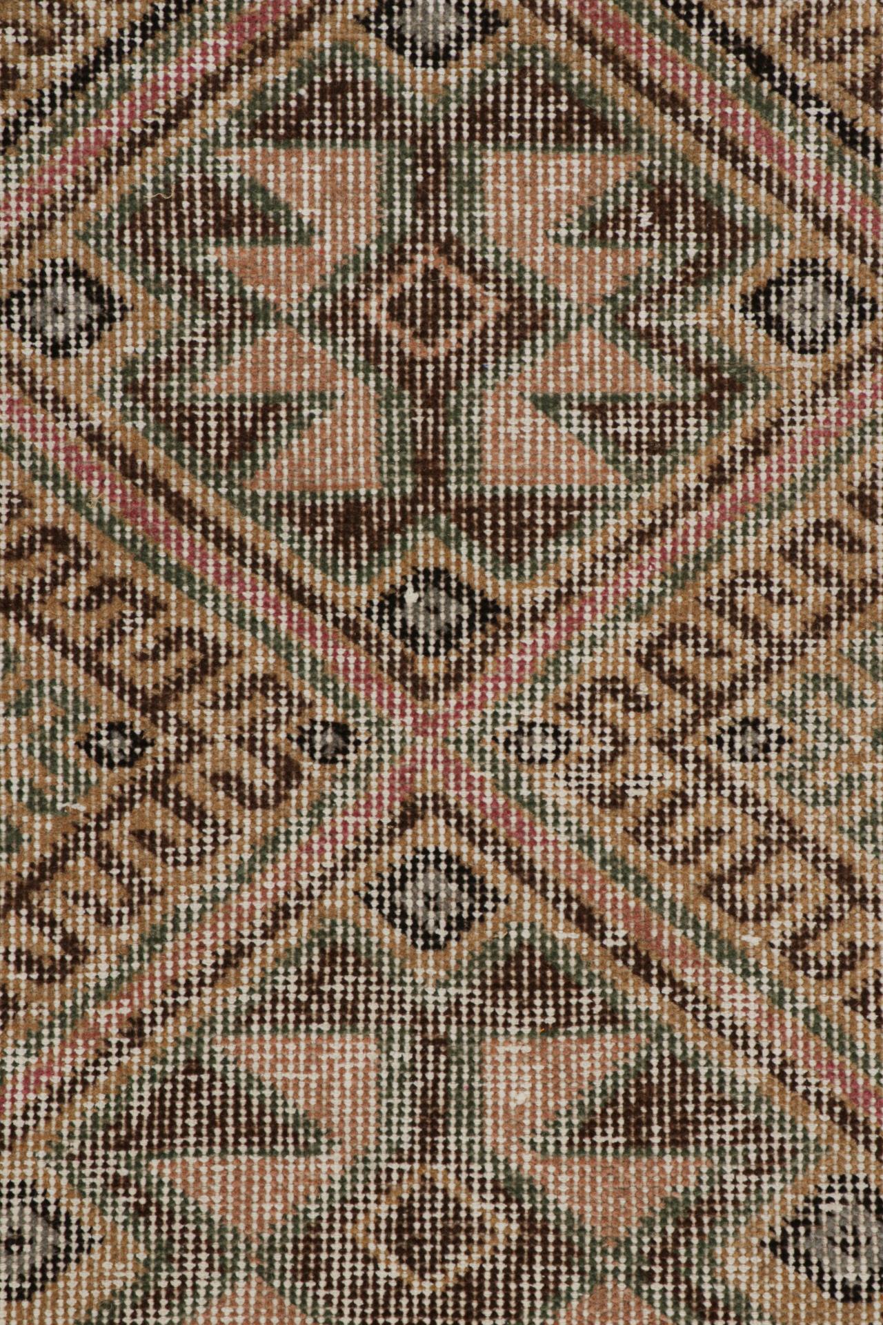 Vintage Zeki Müren Läufer All-Over Tribal Geometrische Muster, von Rug & Kilim (Mitte des 20. Jahrhunderts) im Angebot
