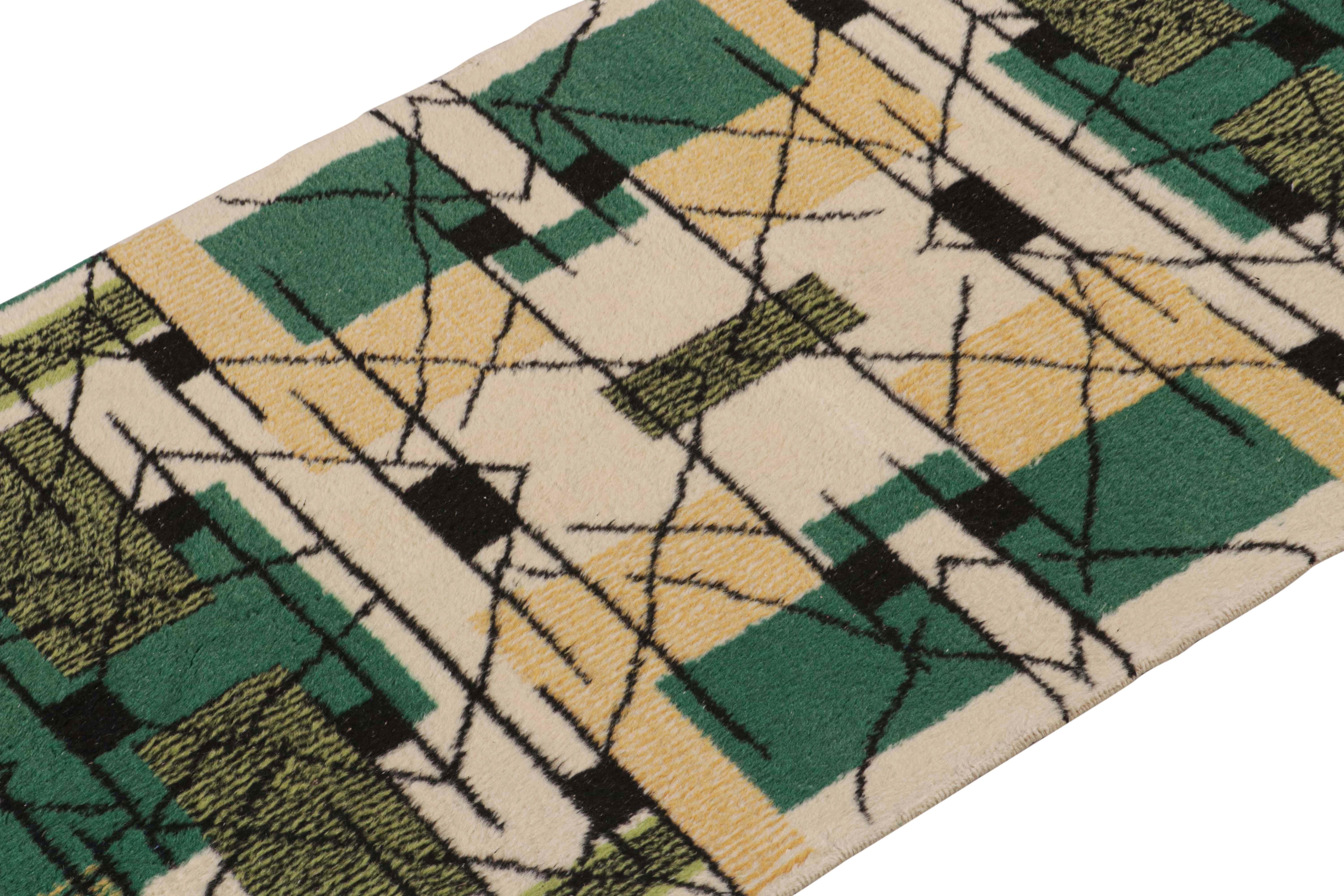 Traves de Mesa Vintage Zeki Müren Beige, Oro y Verde by Rug & Kilim Indio en venta