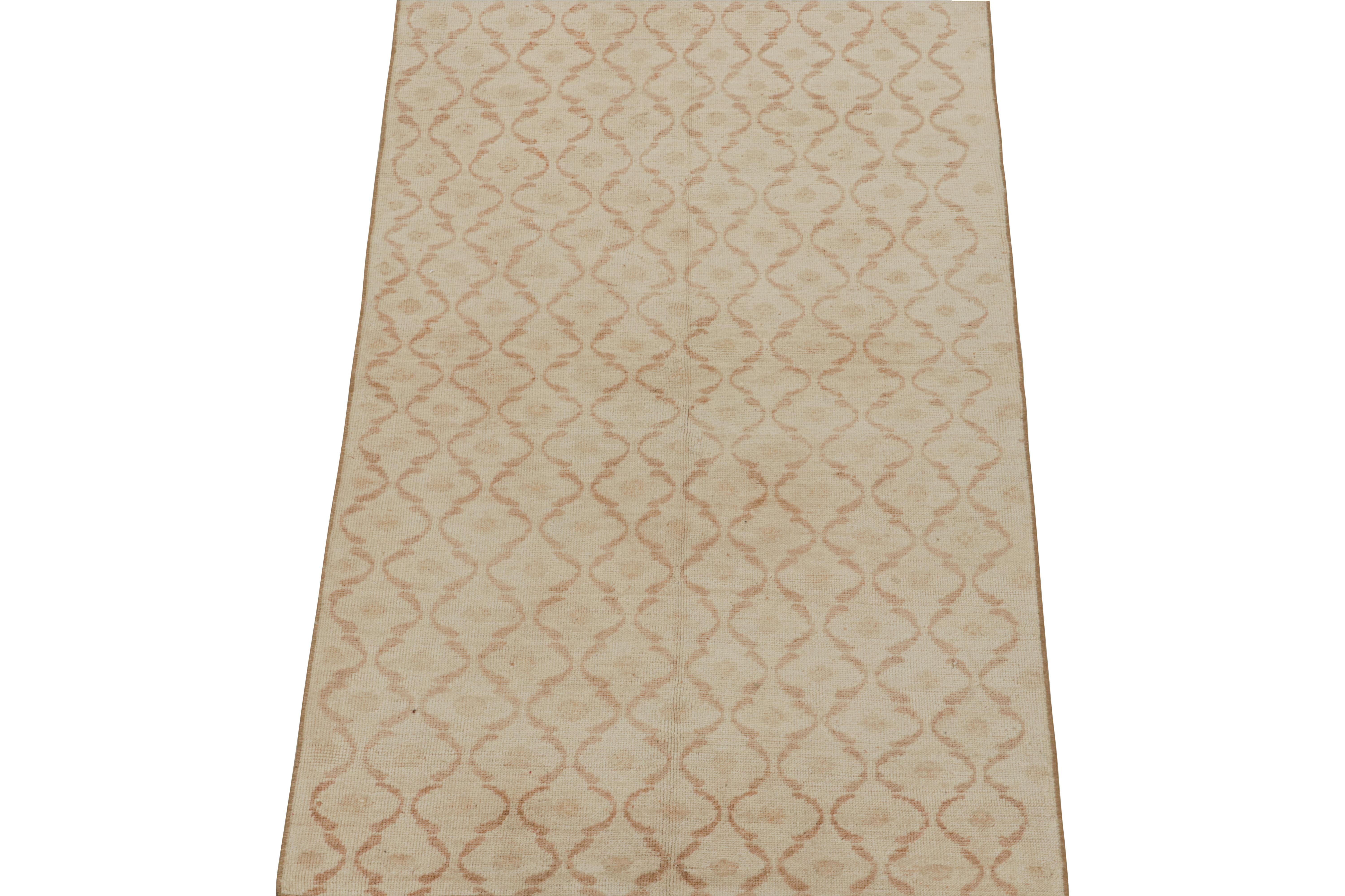 Ce chemin de table vintage 3x6 est un nouvel ajout à la collection Pasha du milieu du siècle de Rug & Kilim. Cette ligne est une commémoration, avec des curations rares que nous pensons provenir du designer turc multidisciplinaire Zeki Müren.
 
Noué