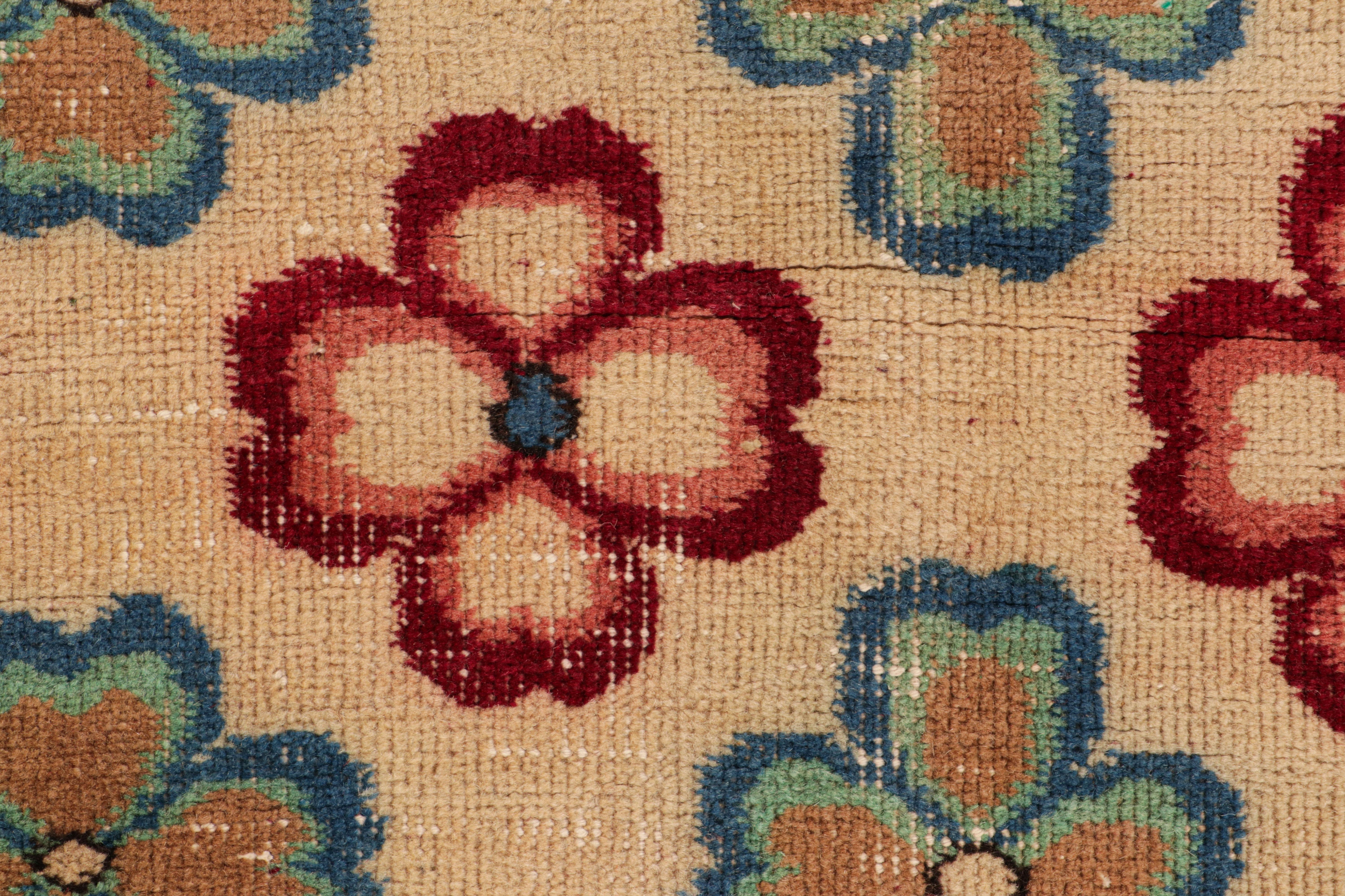 Vintage Zeki Müren Läufer in Beige mit buntem Blumenmuster von Rug & Kilim (Türkisch) im Angebot