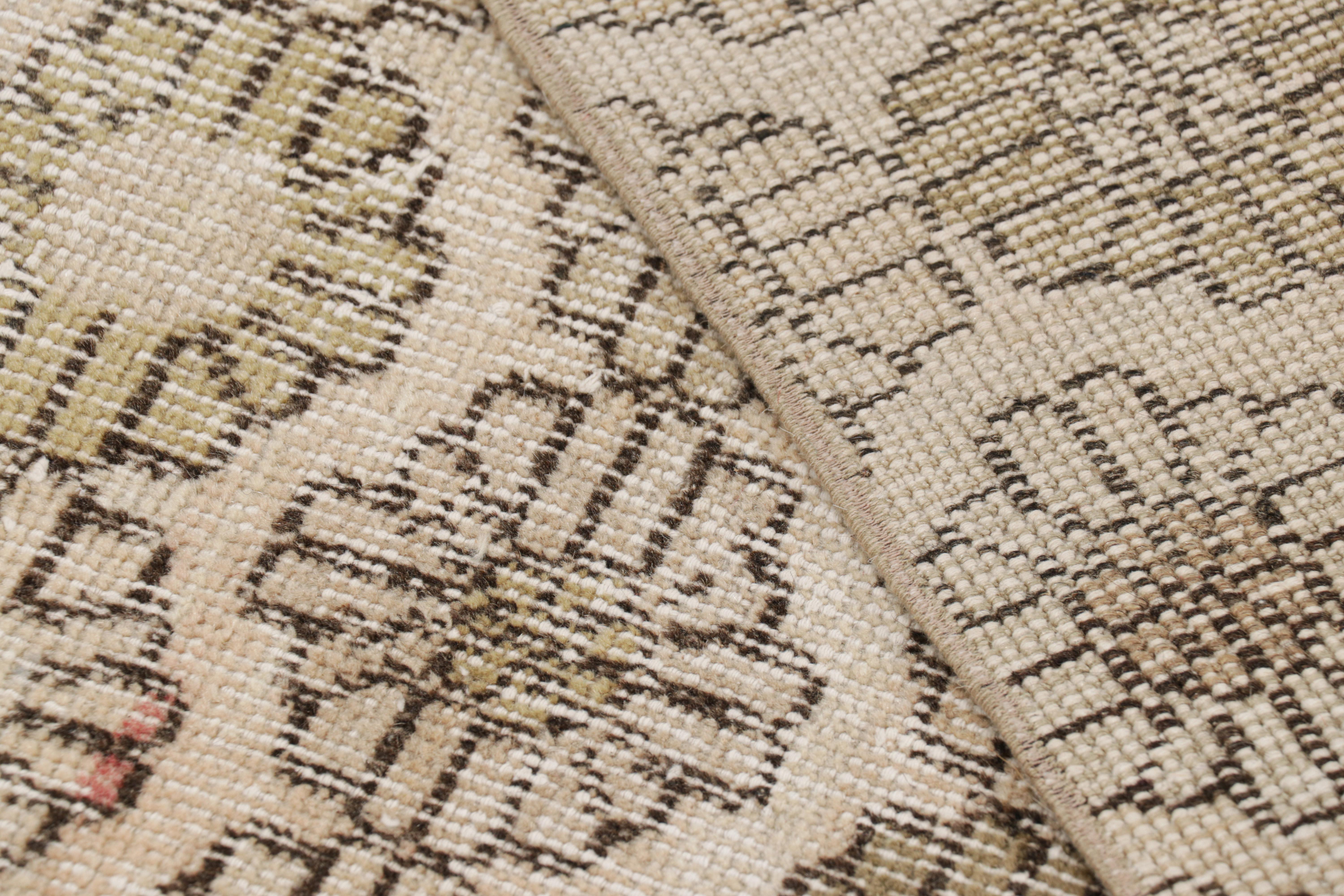 Vintage Zeki Múren Läufer in Beige mit buntem Blumenmuster von Rug & Kilim im Angebot 1