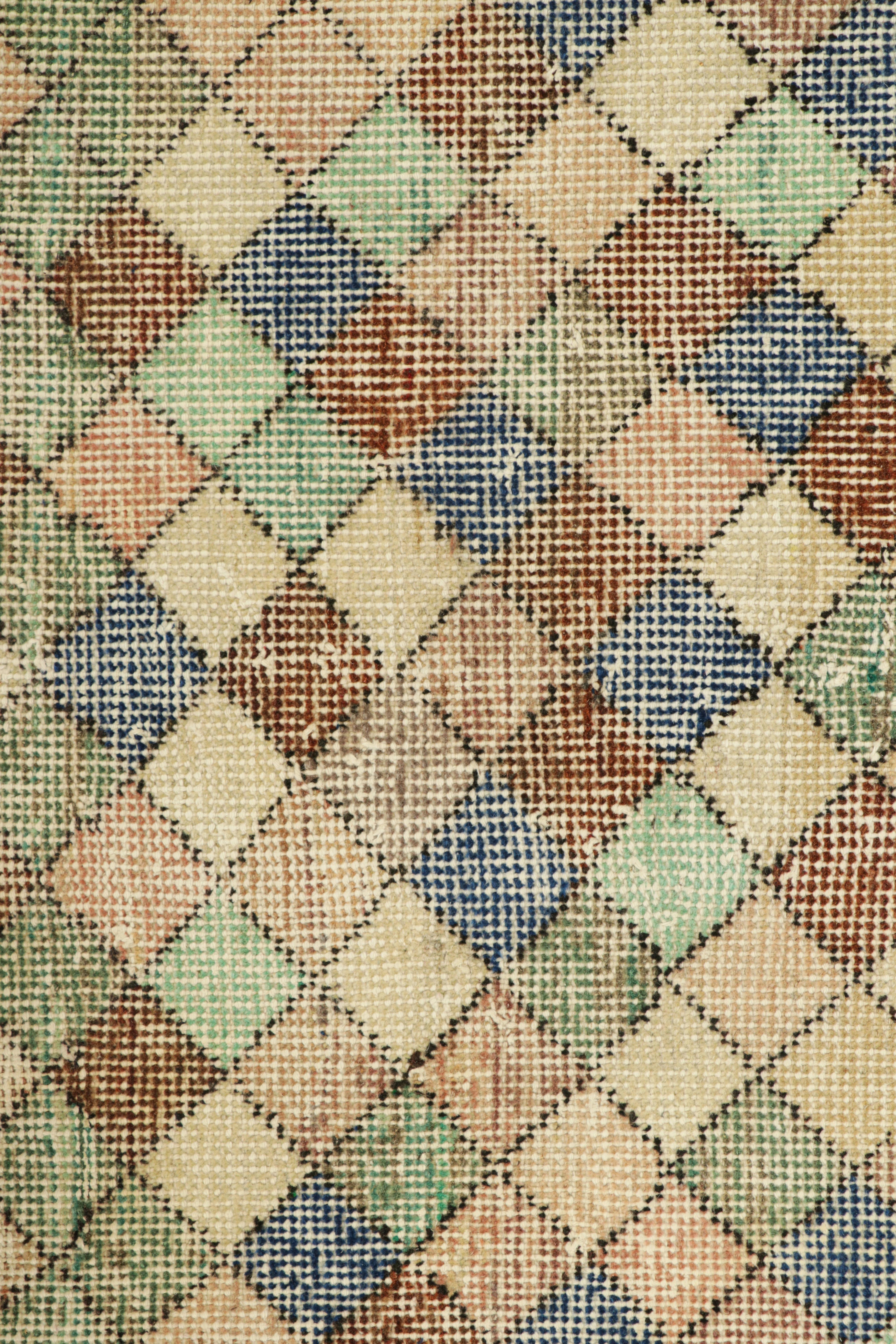 Vintage Zeki Müren Läufer in Beige mit buntem geometrischem Muster  Rug & Kilim (Türkisch) im Angebot