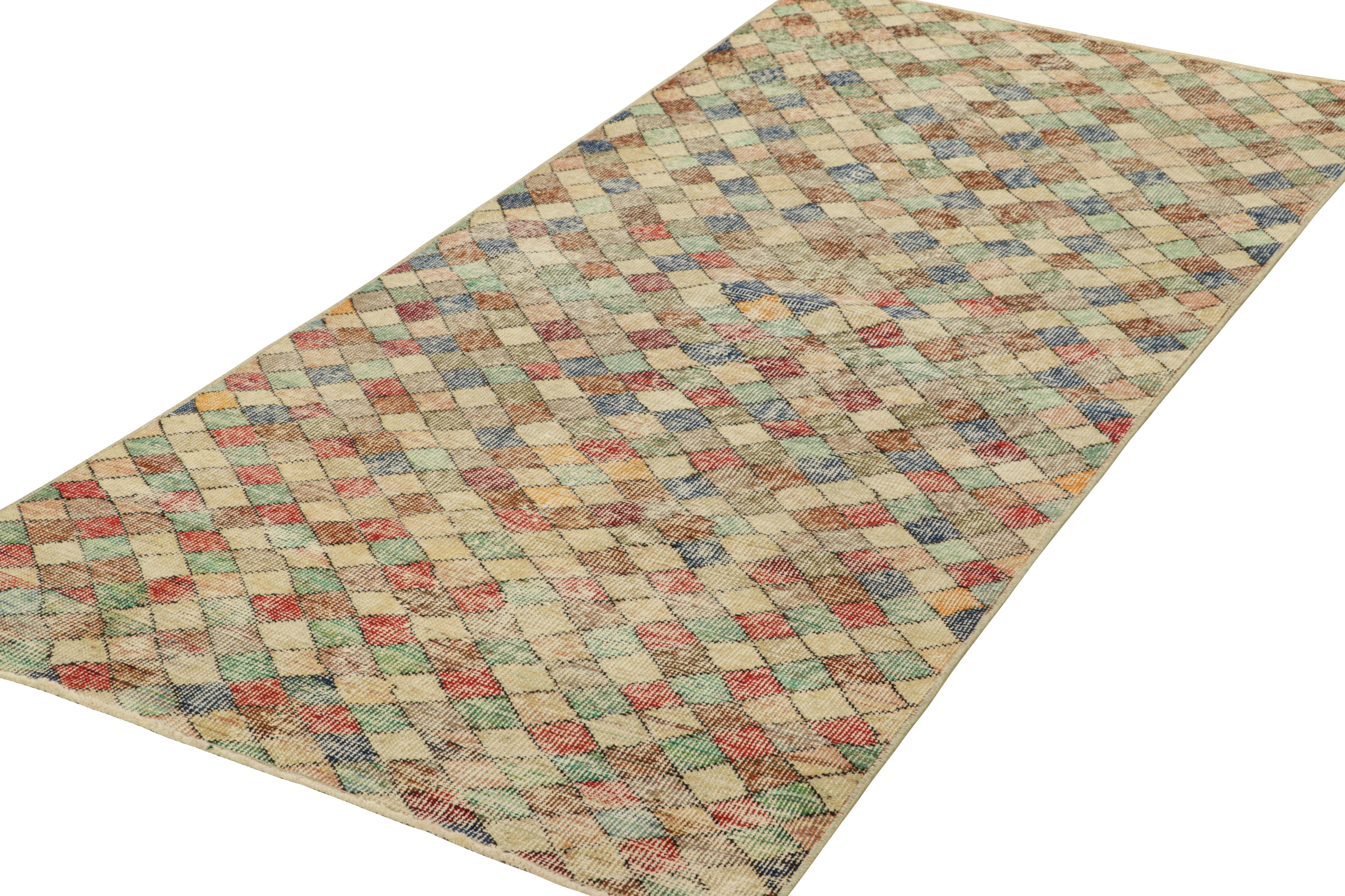 Vintage Zeki Müren Läufer in Beige mit buntem geometrischem Muster  Rug & Kilim (Handgeknüpft) im Angebot