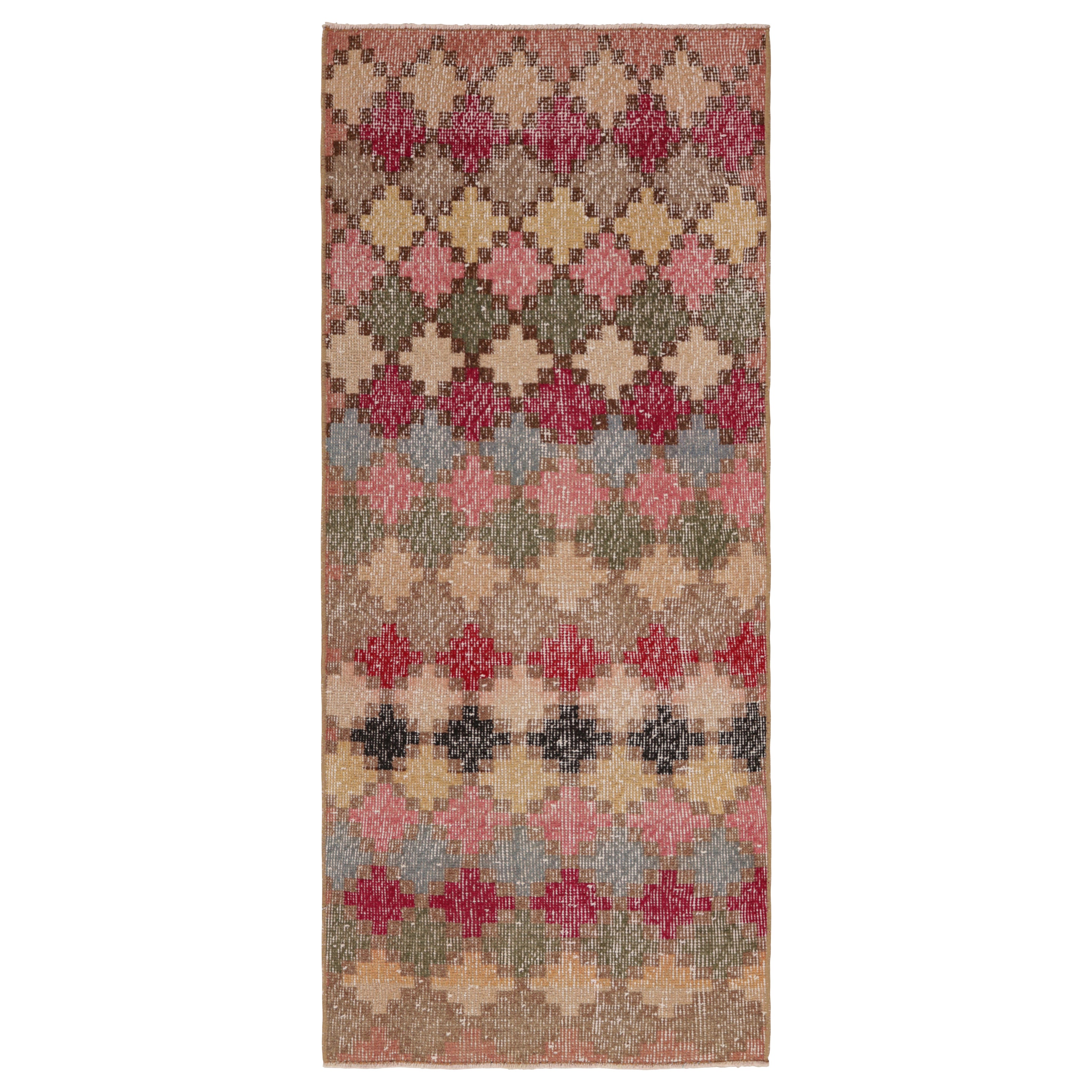 Vintage Zeki Múren Läufer in Brown mit buntem Blumenmuster von Rug & Kilim
