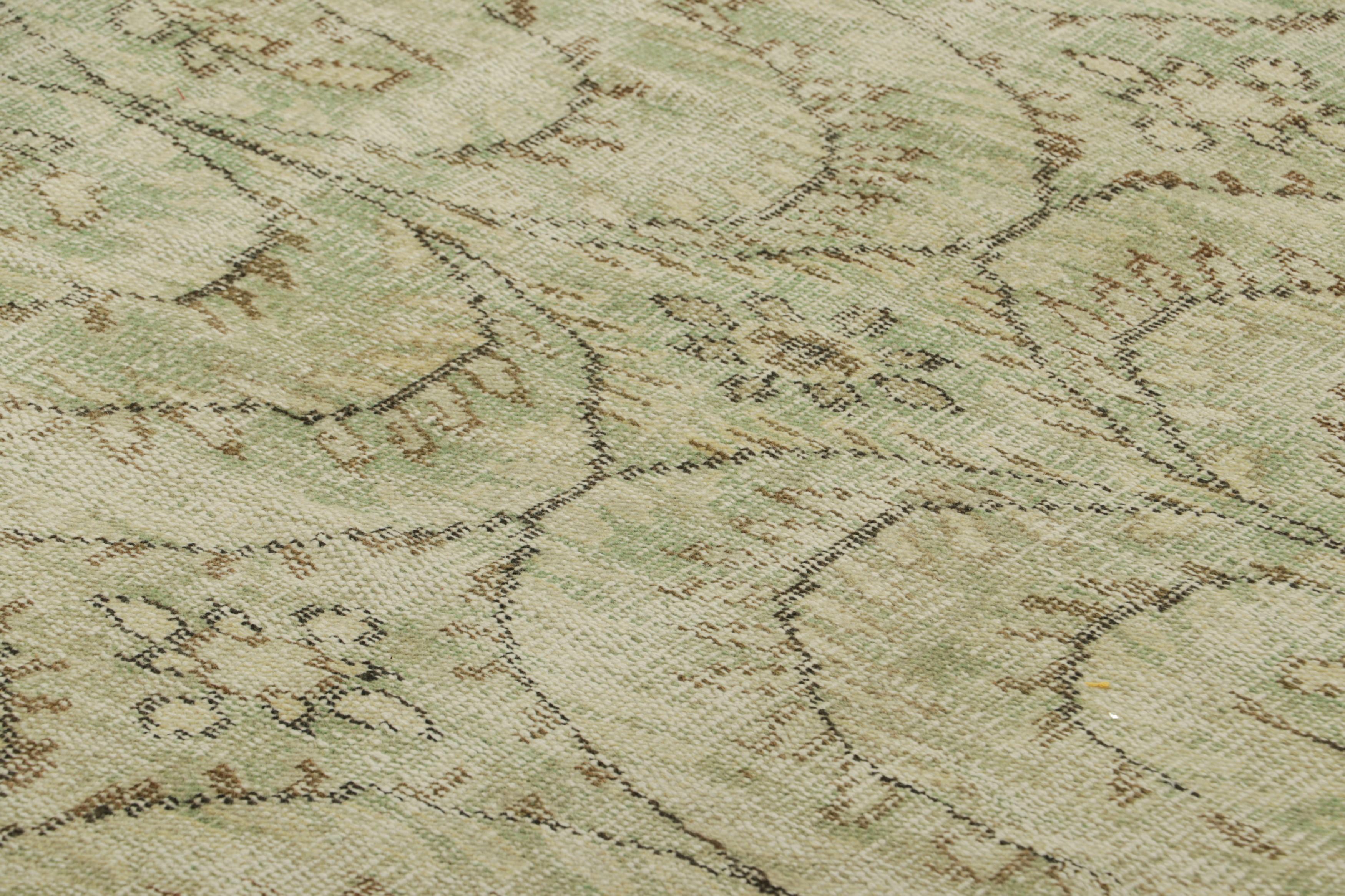 Dieser handgeknüpfte Wollteppich mit einer Größe von 4x8 aus der Zeit um 1960-1970 ist ein aufregendes neues Stück in der Mid-Century Pasha Collection'S von Rug & Kilim - eine seltene Kuration, die vermutlich von dem türkischen Künstler und der