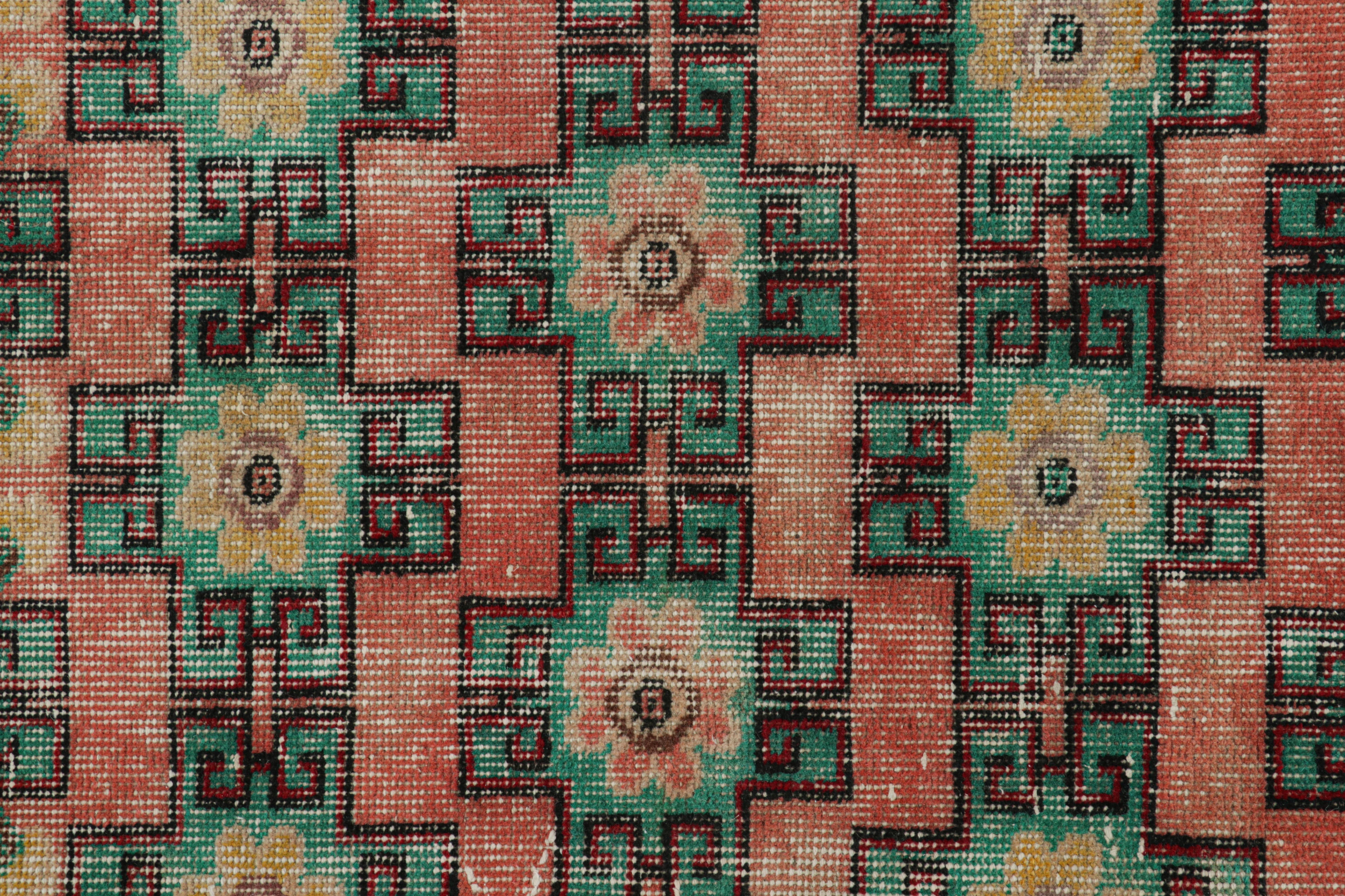 Vintage Zeki Múren Läufer in Rosa mit bunten Blumenmustern von Rug & Kilim (Türkisch) im Angebot