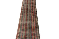 Vintage Zeki Müren Läufer in polychromem geometrischem Muster - von Rug & Kilim