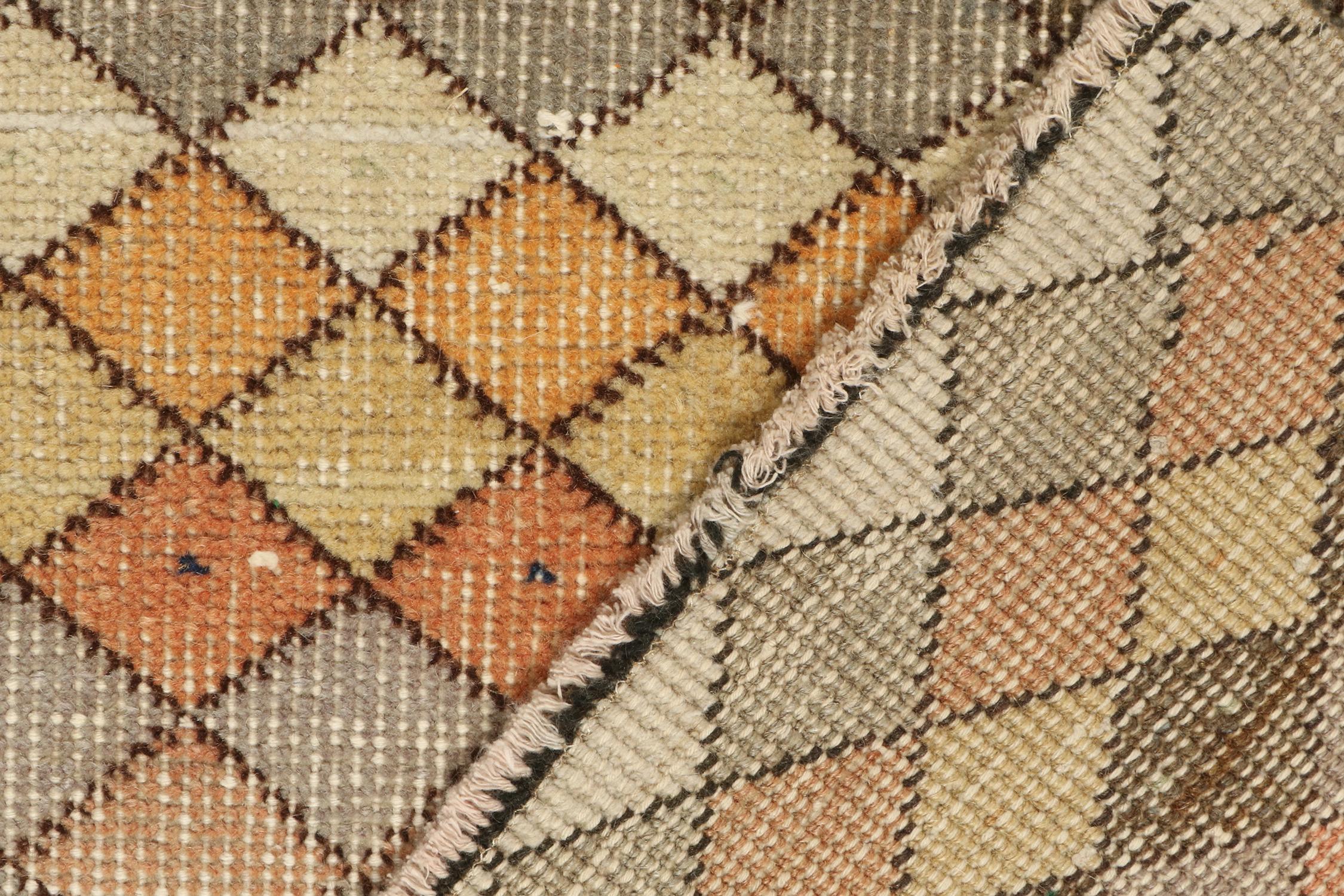 Zeki Muren Vintage-Läufer in polychromem, geometrischem Muster, von Rug & Kilim (Mitte des 20. Jahrhunderts) im Angebot