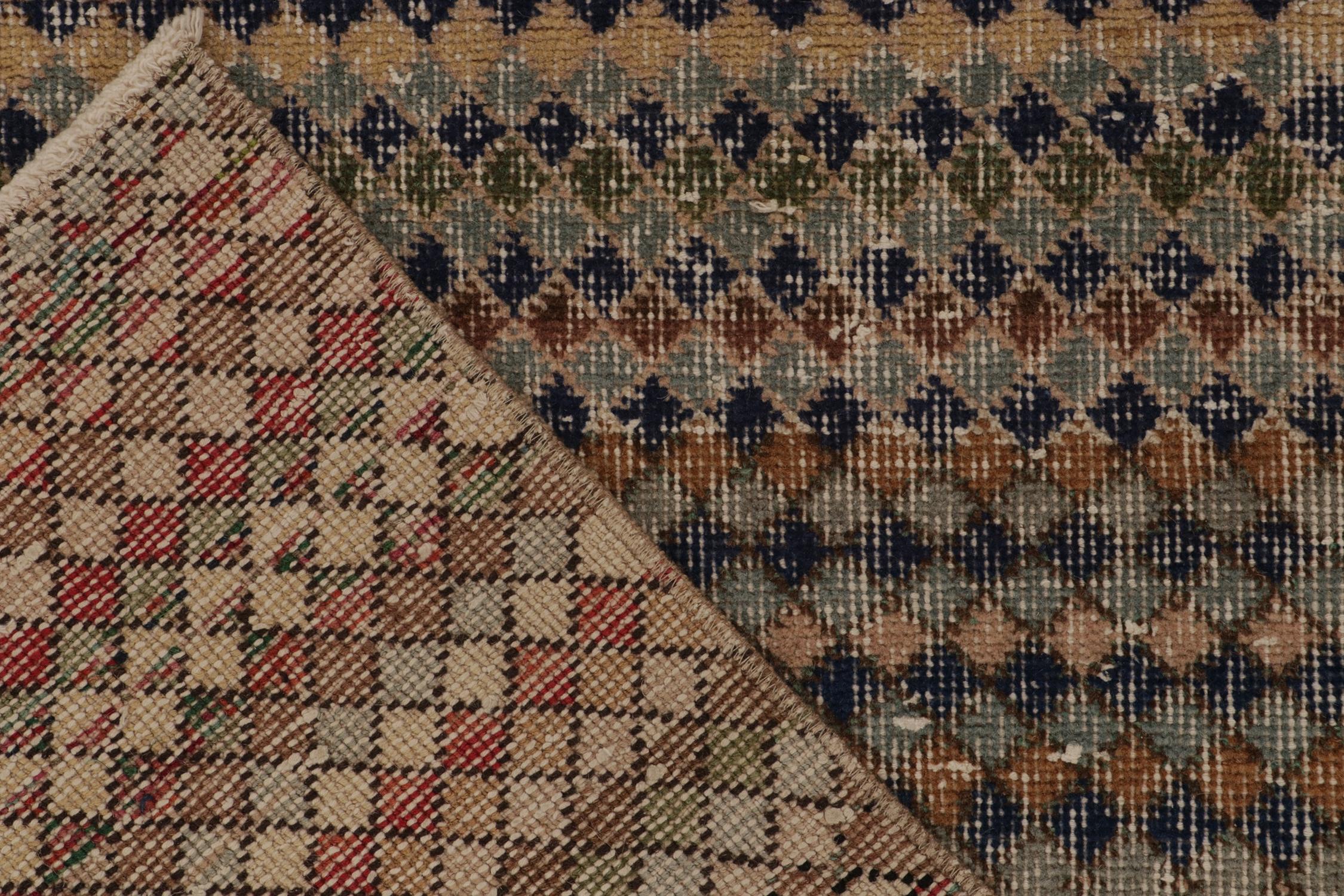 Vintage Zeki Müren Läufer mit vielfarbigem geometrischem Muster, von Rug & Kilim (Mitte des 20. Jahrhunderts) im Angebot
