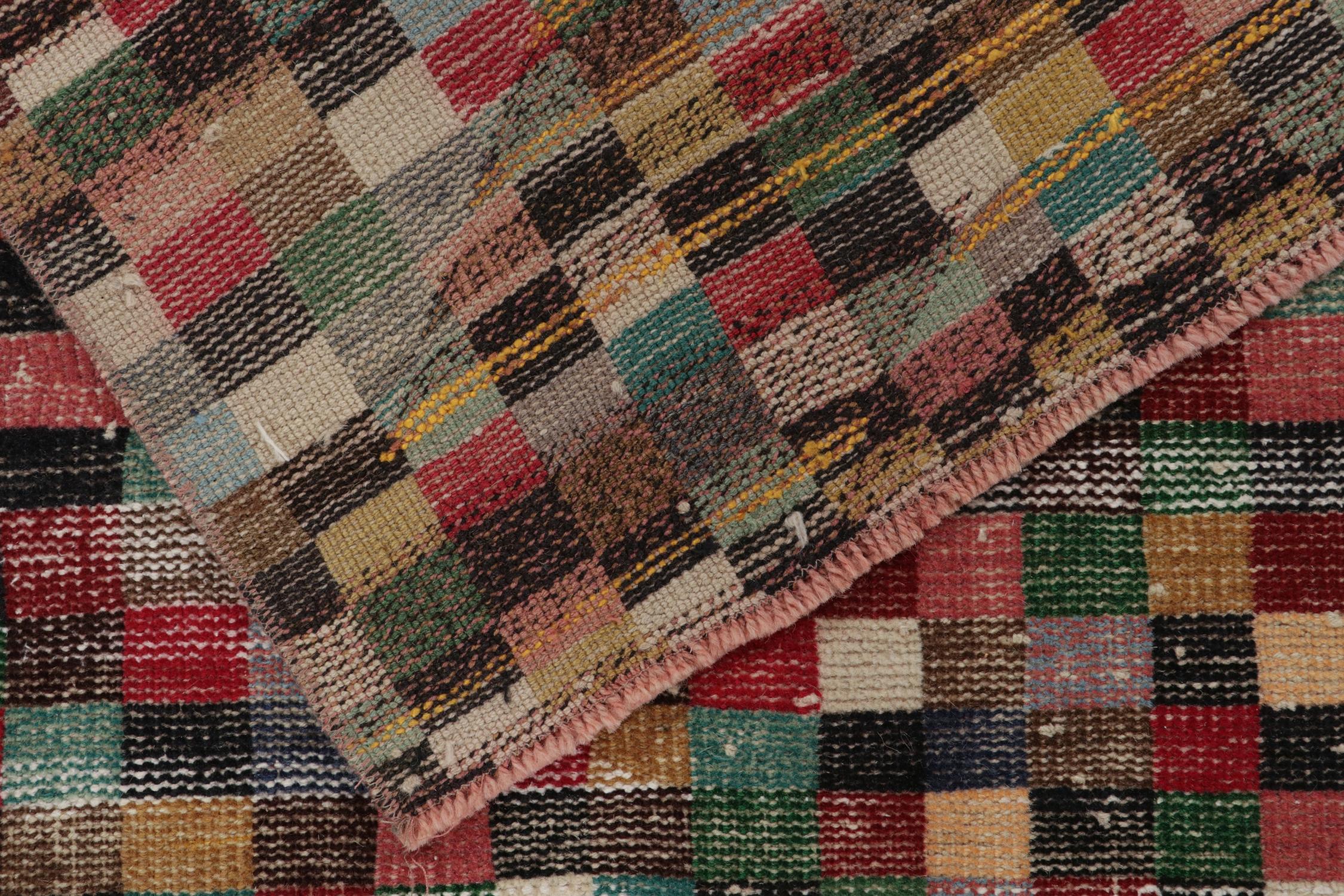 Zeki Muren Vintage-Läufer in polychromem, geometrischem Muster, von Rug & Kilim (Mitte des 20. Jahrhunderts) im Angebot