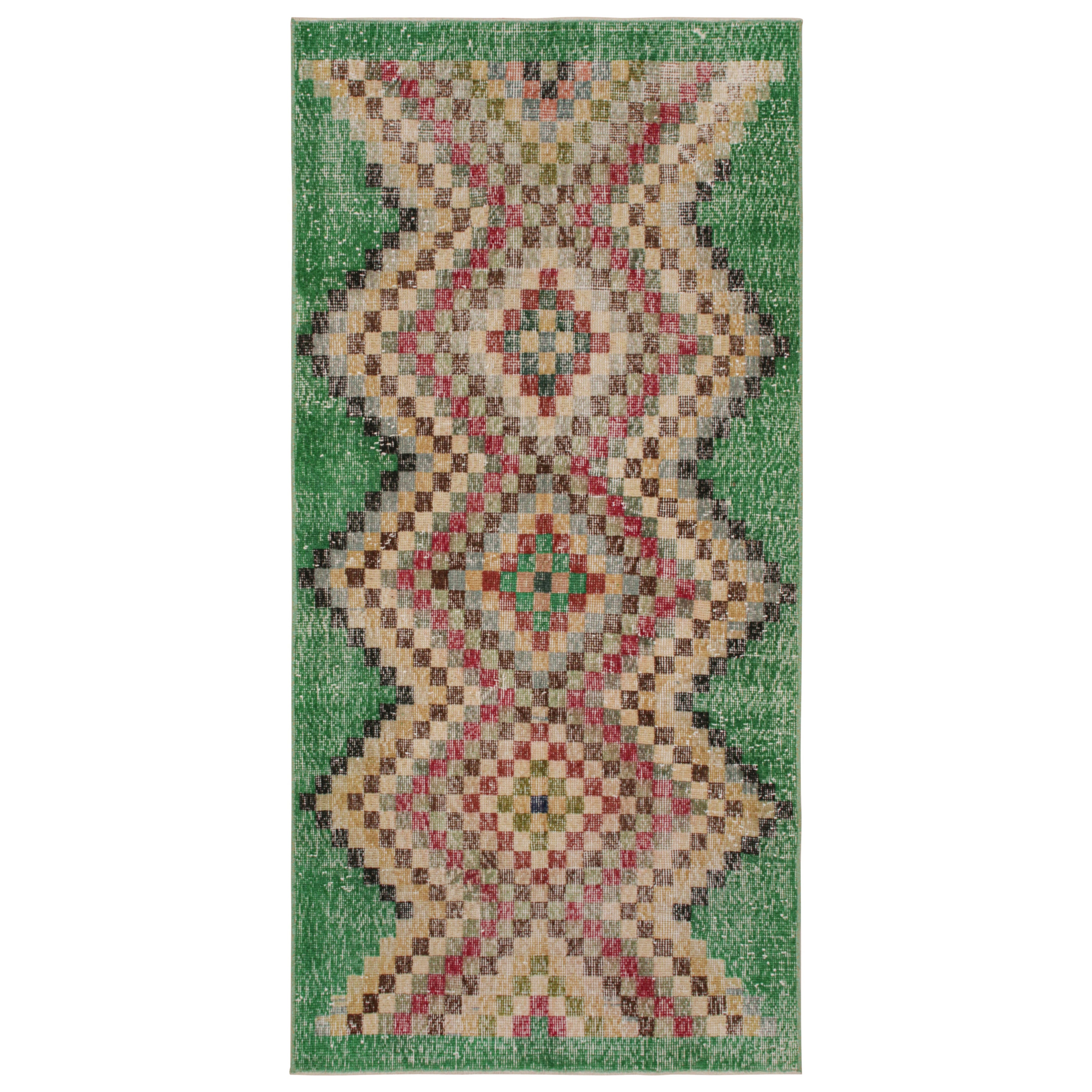 Vintage Zeki Müren Läufer in polychromen geometrischen Mustern, von Rug & Kilim