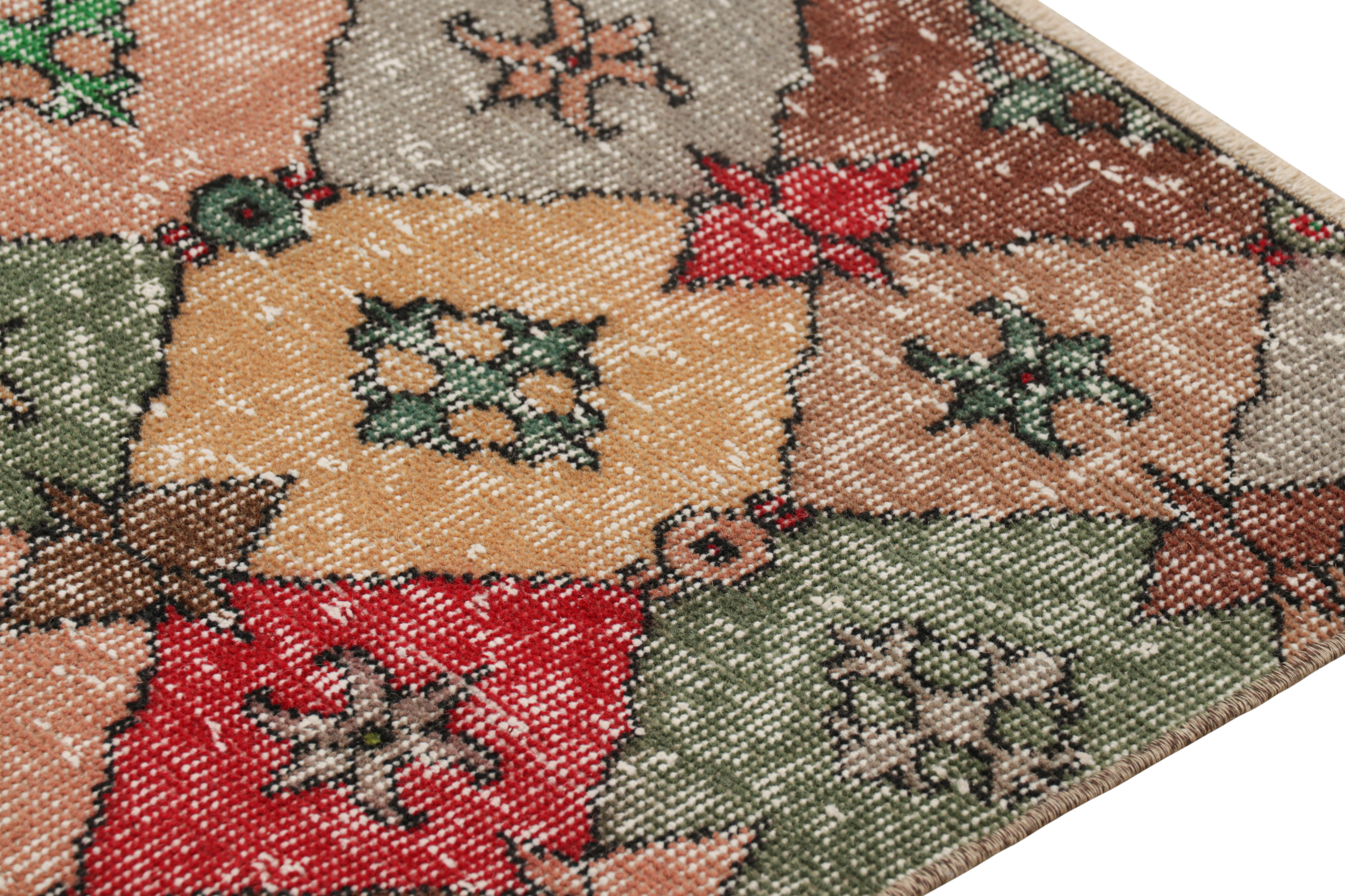 Vintage Zeki Müren Läufer in polychromen geometrischen Mustern, von Rug & Kilim (Türkisch) im Angebot