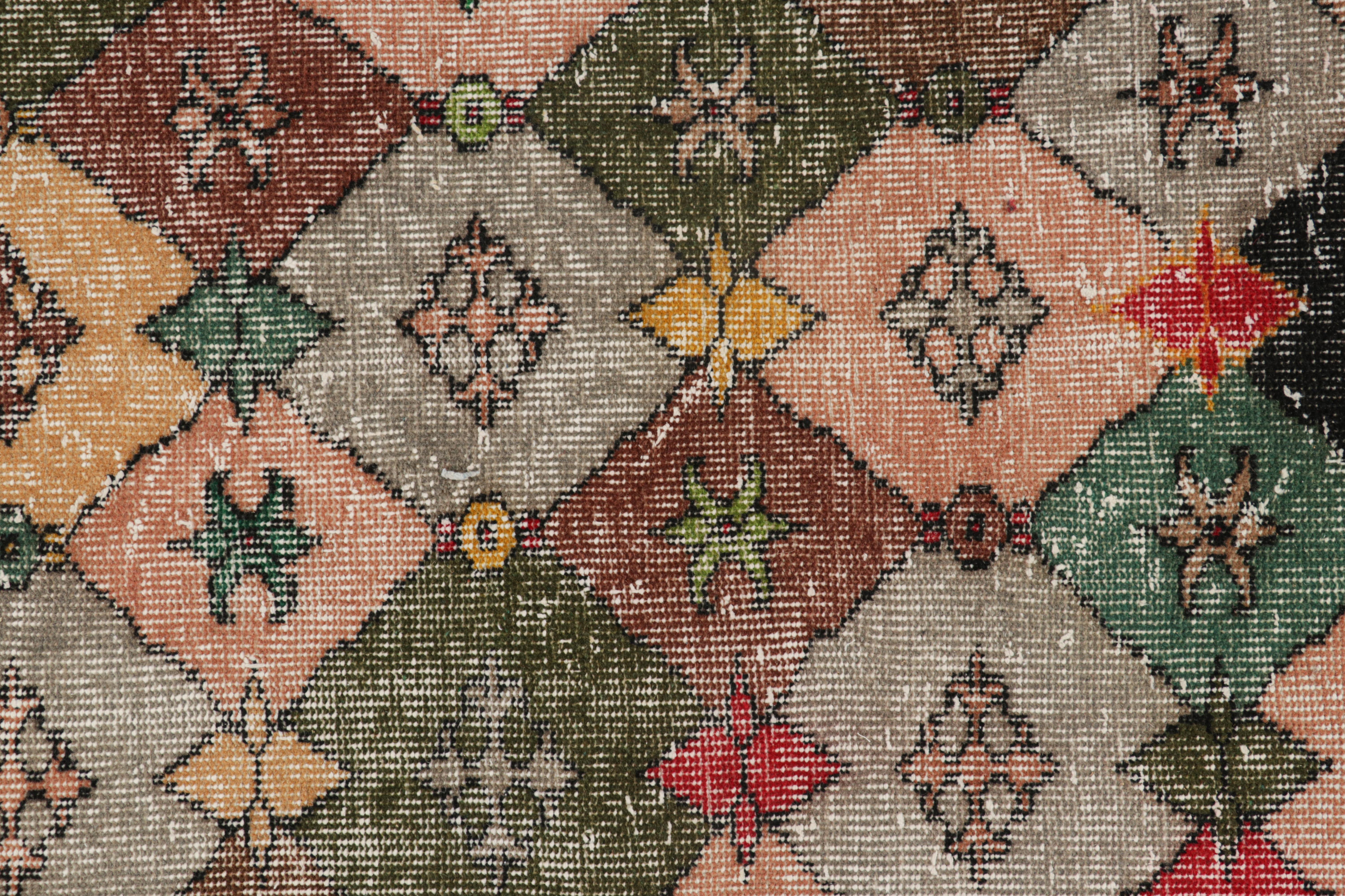 Vintage Zeki Müren Läufer in polychromen geometrischen Mustern, von Rug & Kilim (Mitte des 20. Jahrhunderts) im Angebot