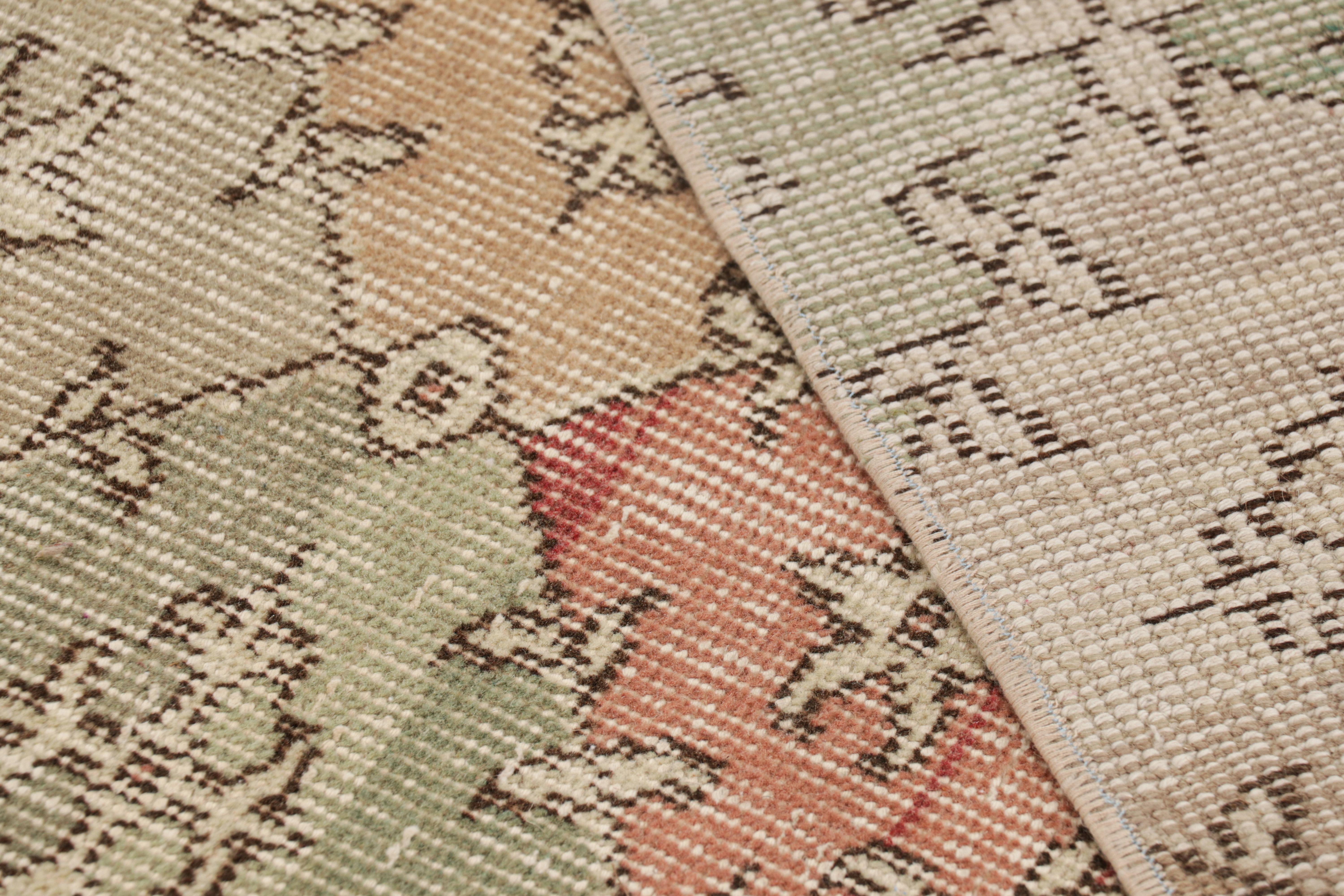 Vintage Zeki Müren Läufer in polychromen geometrischen Mustern, von Rug & Kilim (Wolle) im Angebot