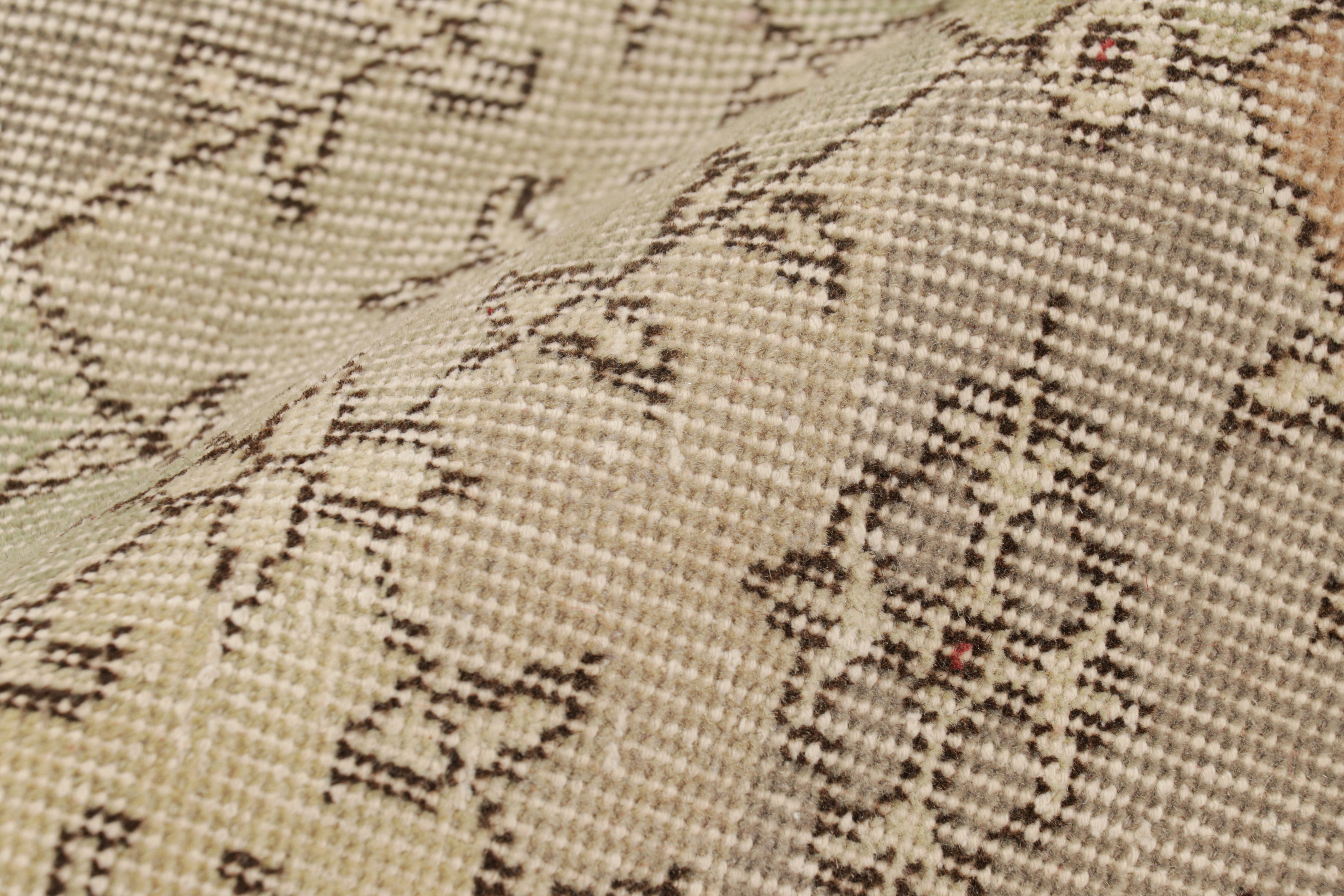 Vintage Zeki Müren Läufer in polychromen geometrischen Mustern, von Rug & Kilim im Angebot 1