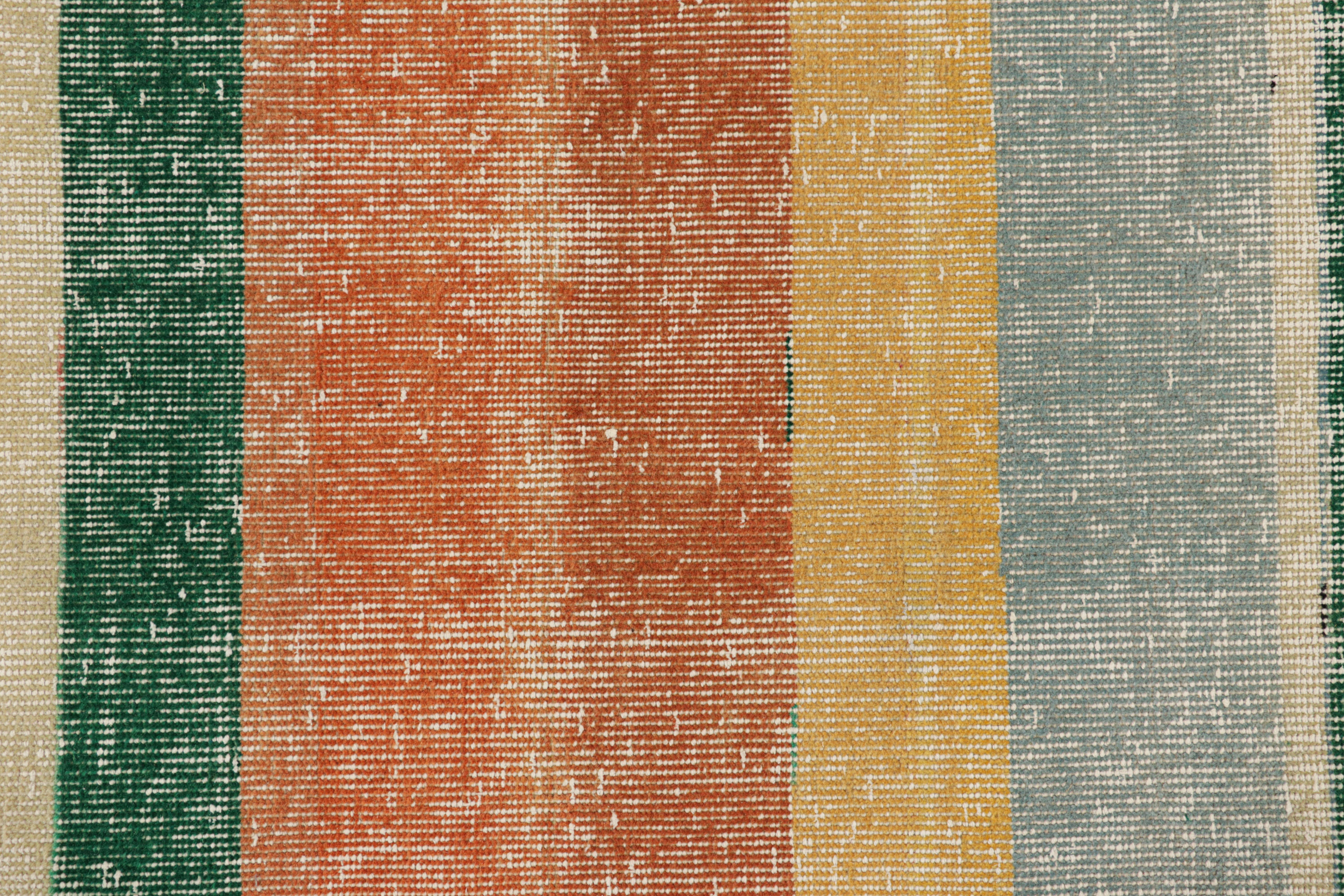 Traves de Mesa Vintage Zeki Müren de Rayas Geométricas Policromáticas, de Rug & Kilim Turco en venta