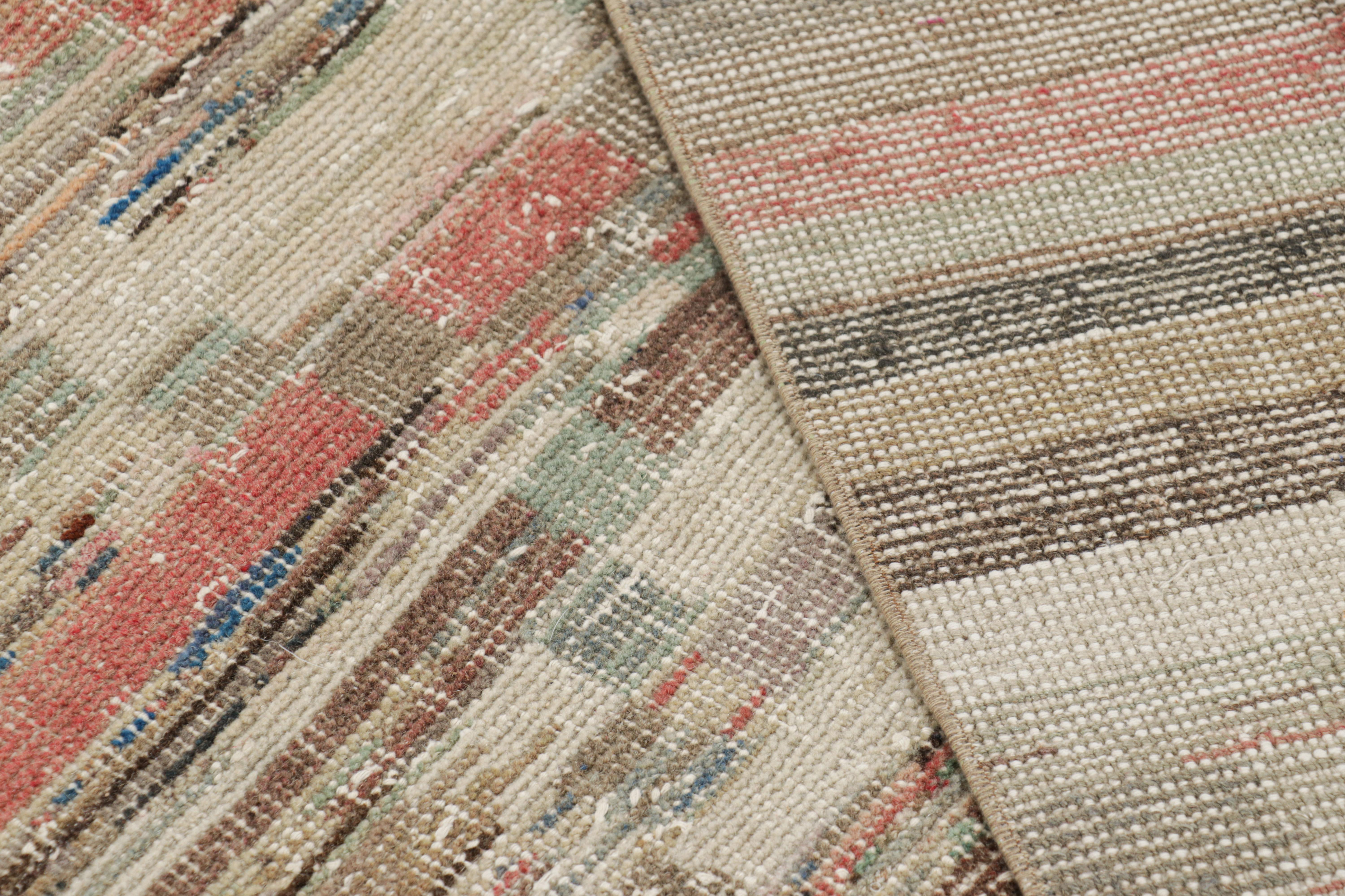 Tapis de course vintage Zeki Müren à rayures géométriques polychromes, de Rug & Kilim en vente 1