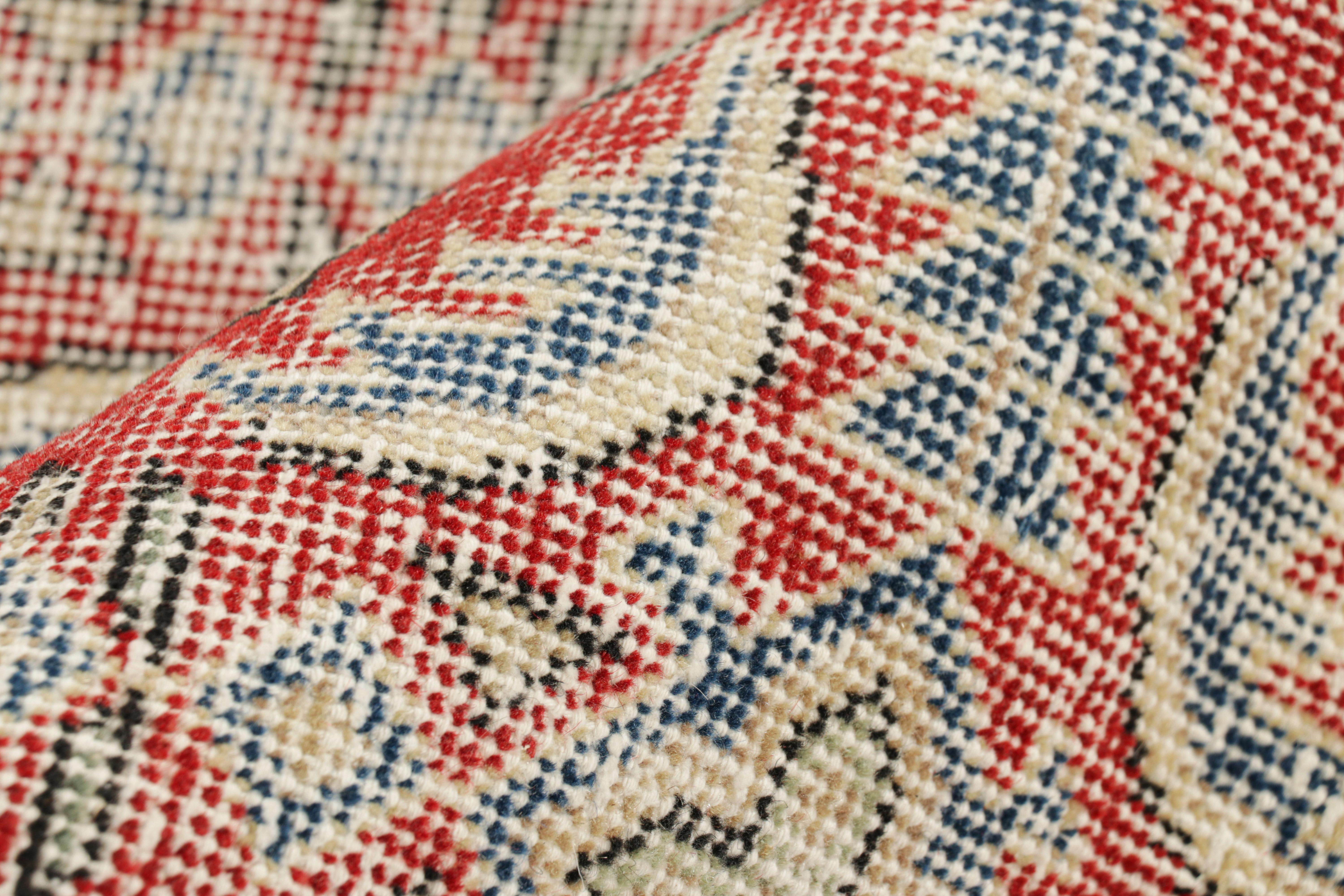 Lana Runner Zeki Müren vintage in rosso, con motivi beige e blu, da Rug & Kilim in vendita