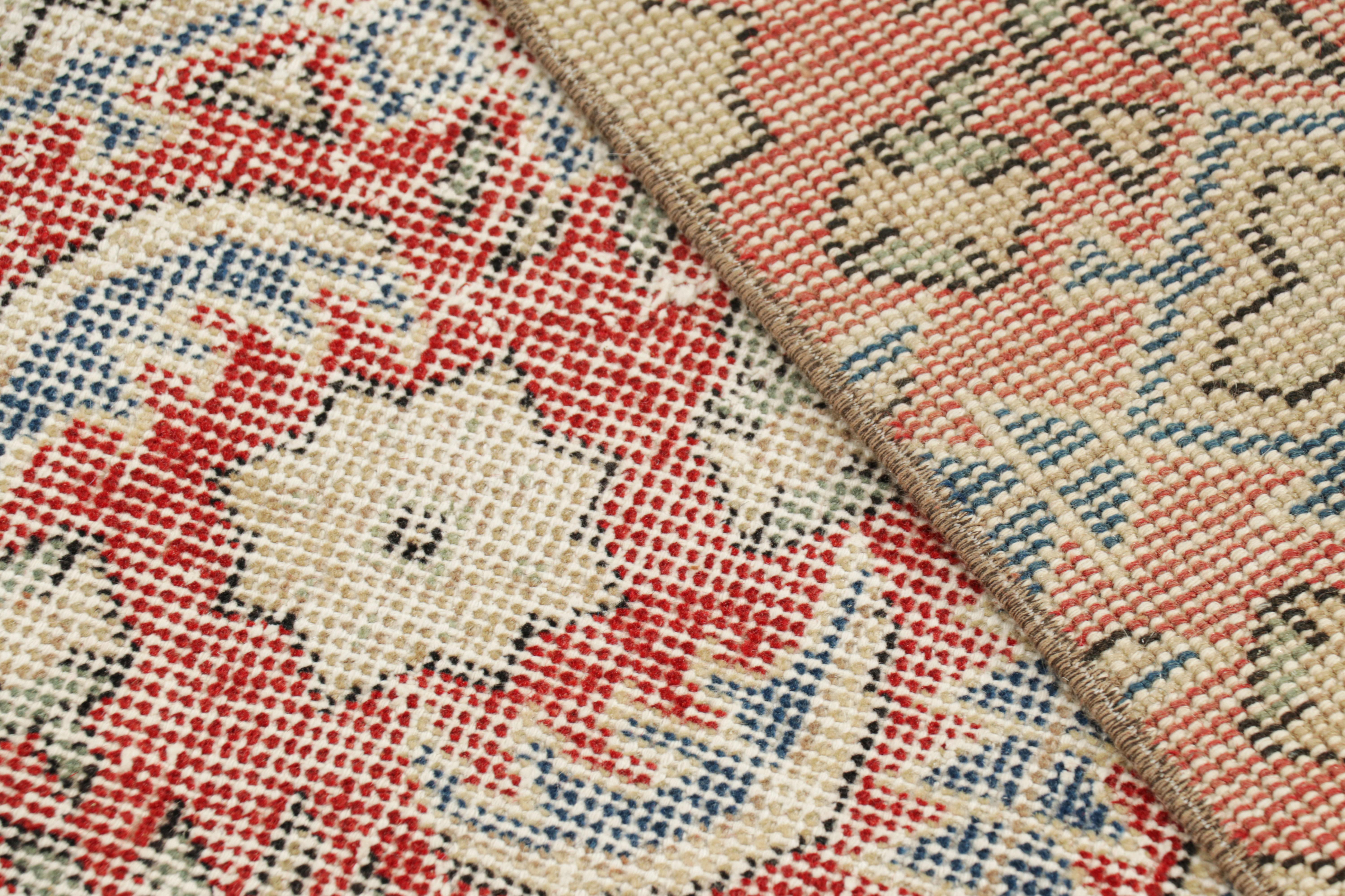 Runner Zeki Müren vintage in rosso, con motivi beige e blu, da Rug & Kilim in vendita 1