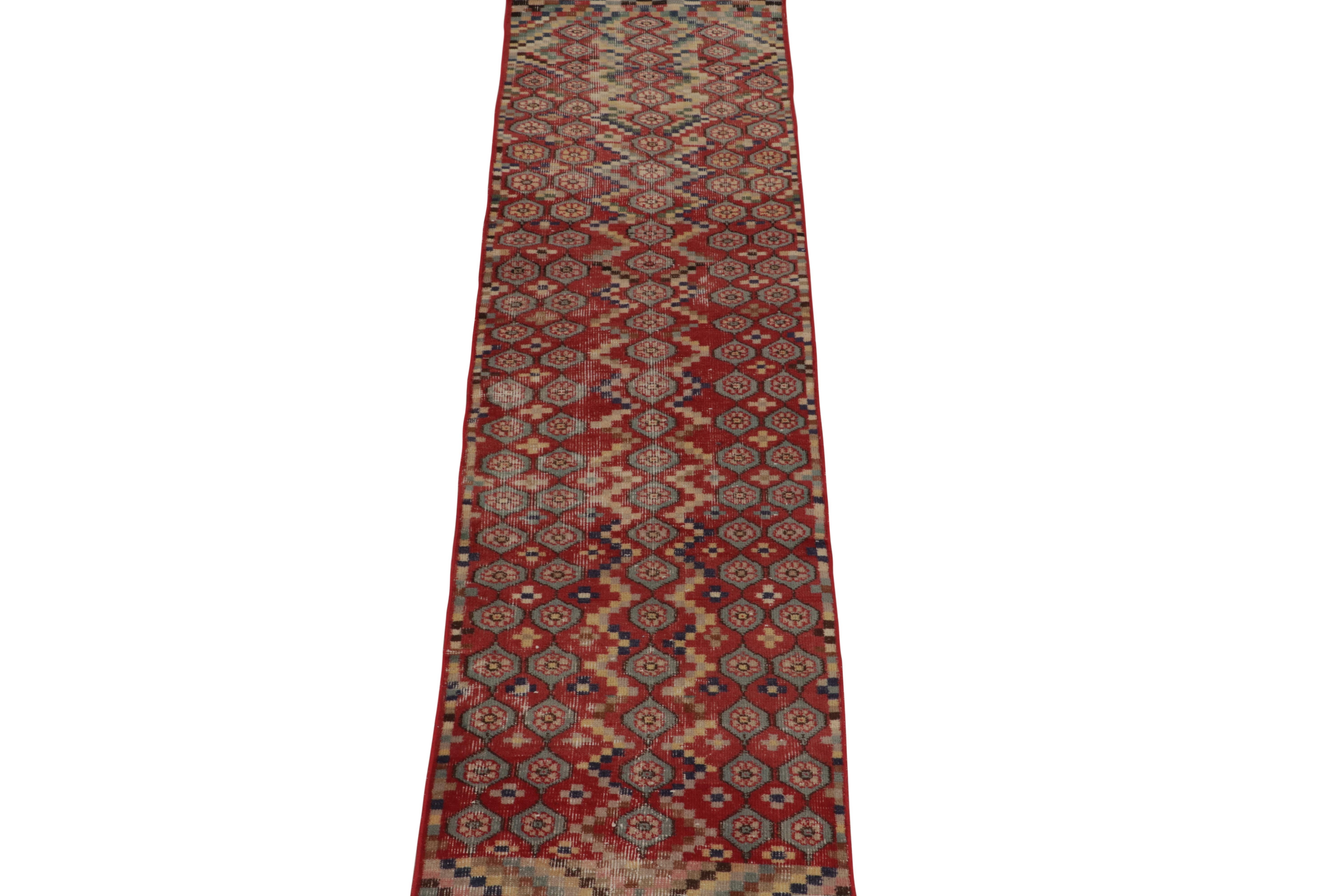 A vintage 2x9 runner from an innovative Turkish atelier, entering Rug & Kilim’s commemorative Mid-Century Pasha Collection.
Further on the design:
Connoisseurs may note we believe this to be among the rare, celebrated works of mid-century icon