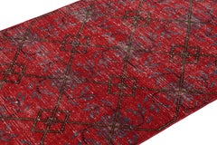 Vintage Zeki Müren Läufer in Rot mit blauen geometrischen Mustern von Rug & Kilim