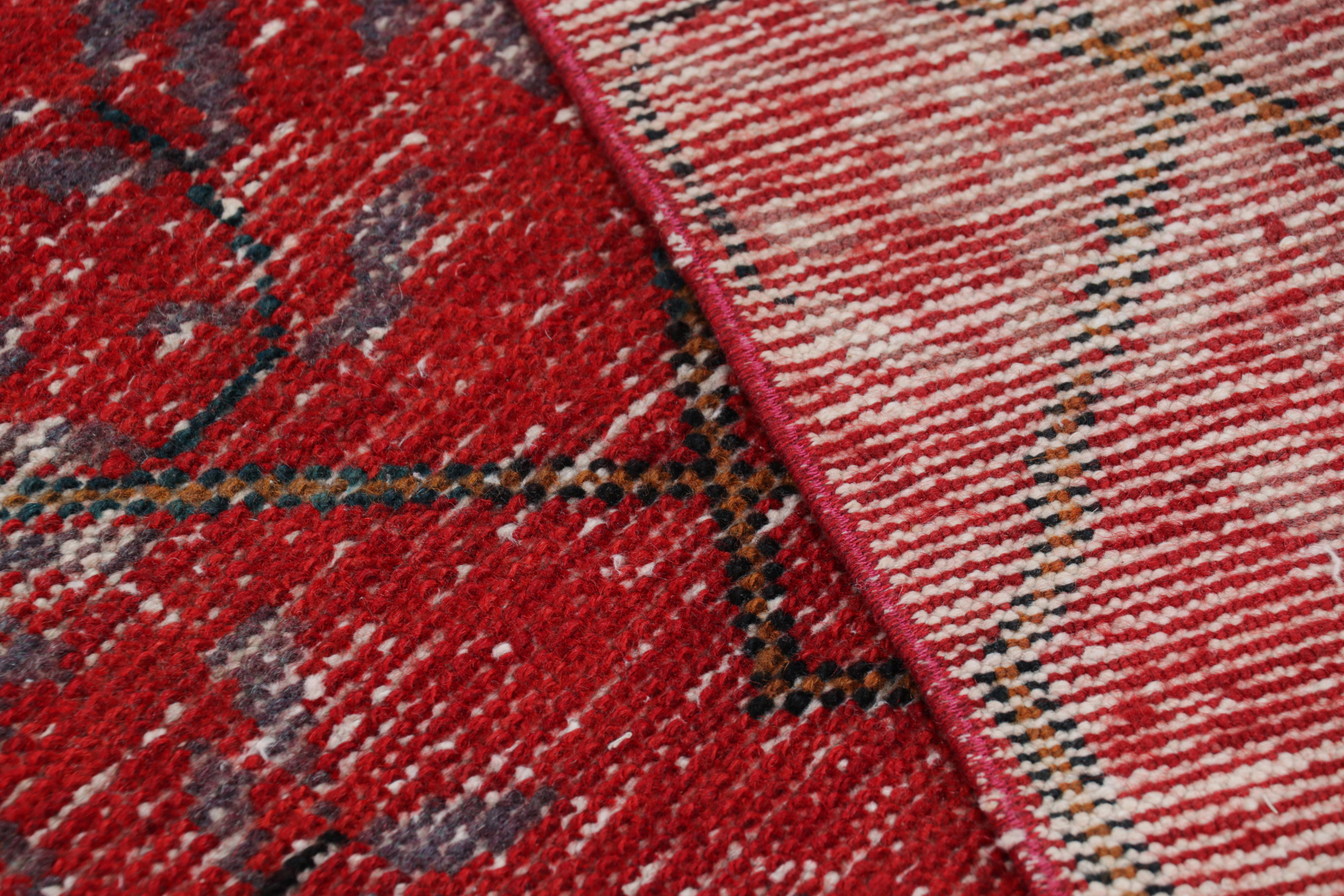 Vintage Zeki Müren Läufer in Rot mit blauen geometrischen Mustern von Rug & Kilim (Wolle) im Angebot