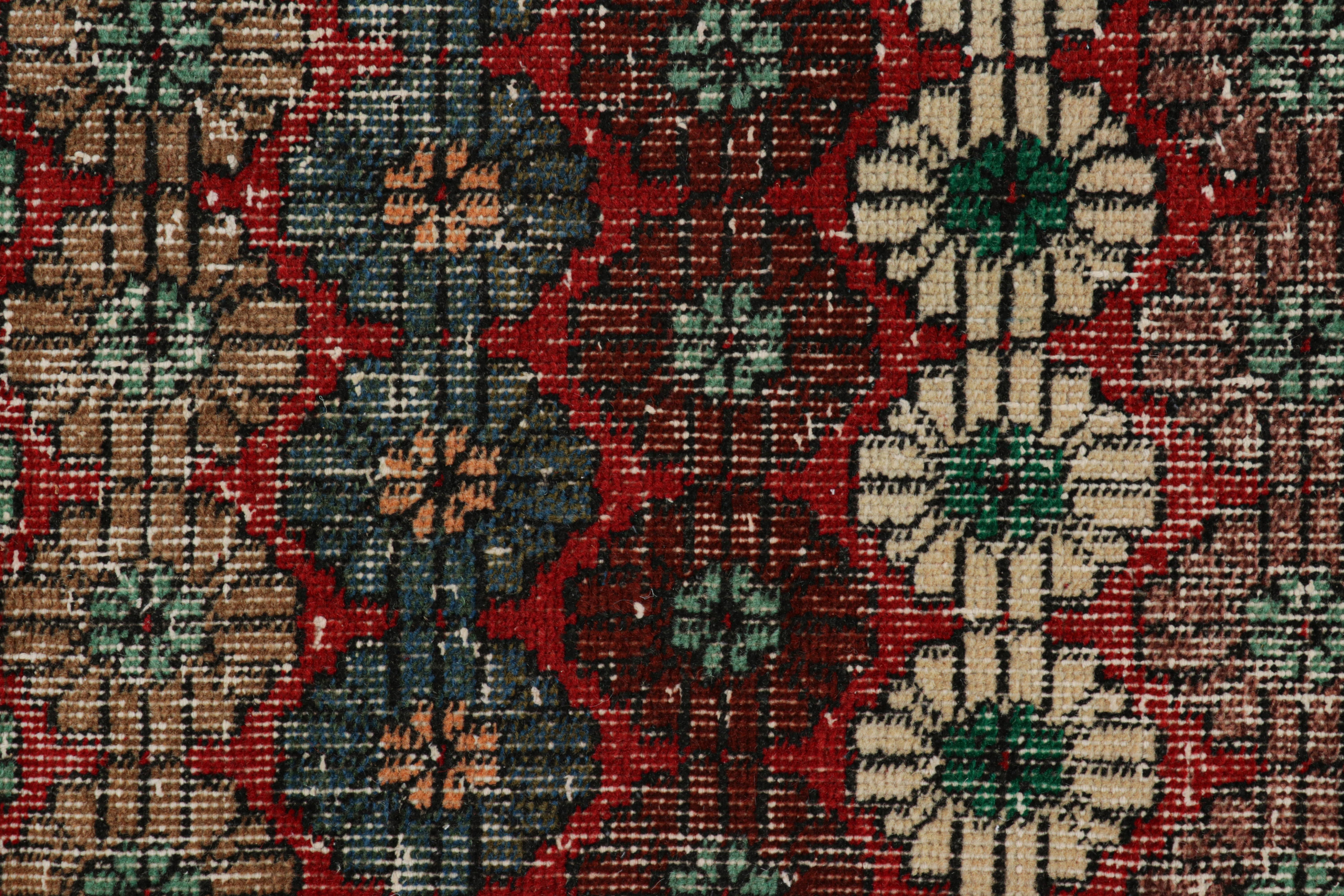 Vintage Zeki Múren Läufer in Rot, mit bunten Blumenmustern von Rug & Kilim (Türkisch) im Angebot