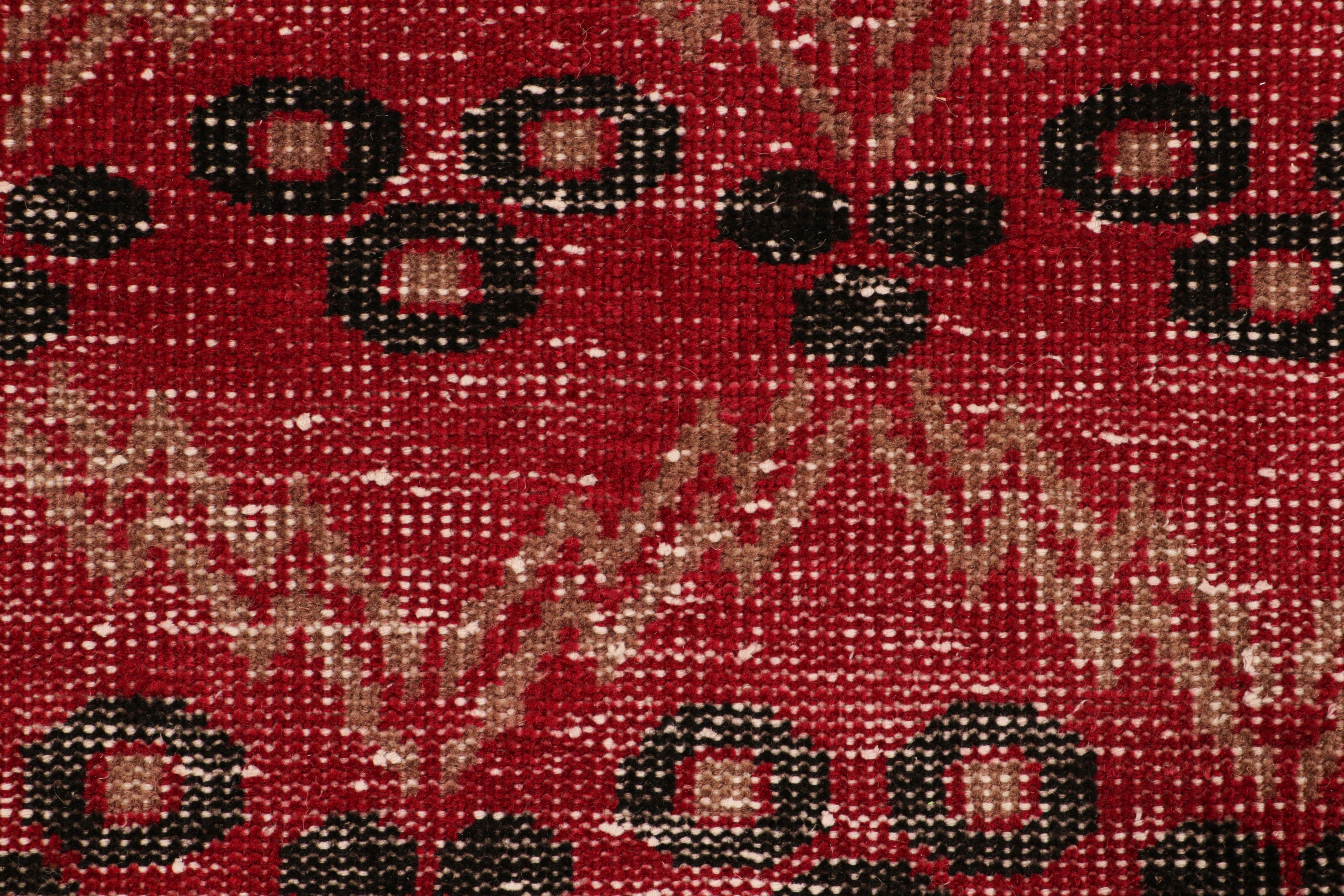 Vintage Zeki Müren Läufer in Rot mit geometrischen Mustern von Rug & Kilim (Türkisch) im Angebot