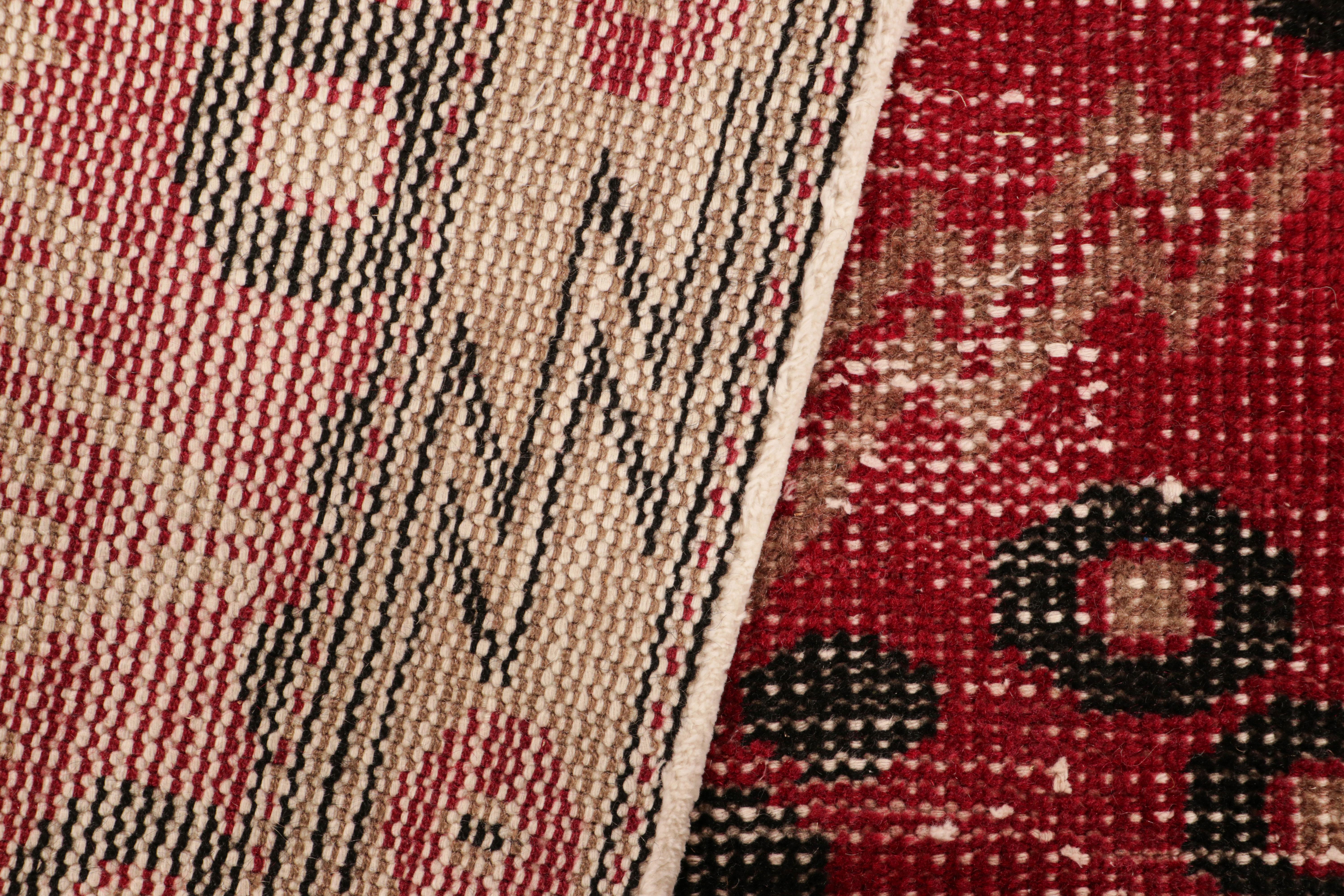 Vintage Zeki Müren Läufer in Rot mit geometrischen Mustern von Rug & Kilim (Wolle) im Angebot