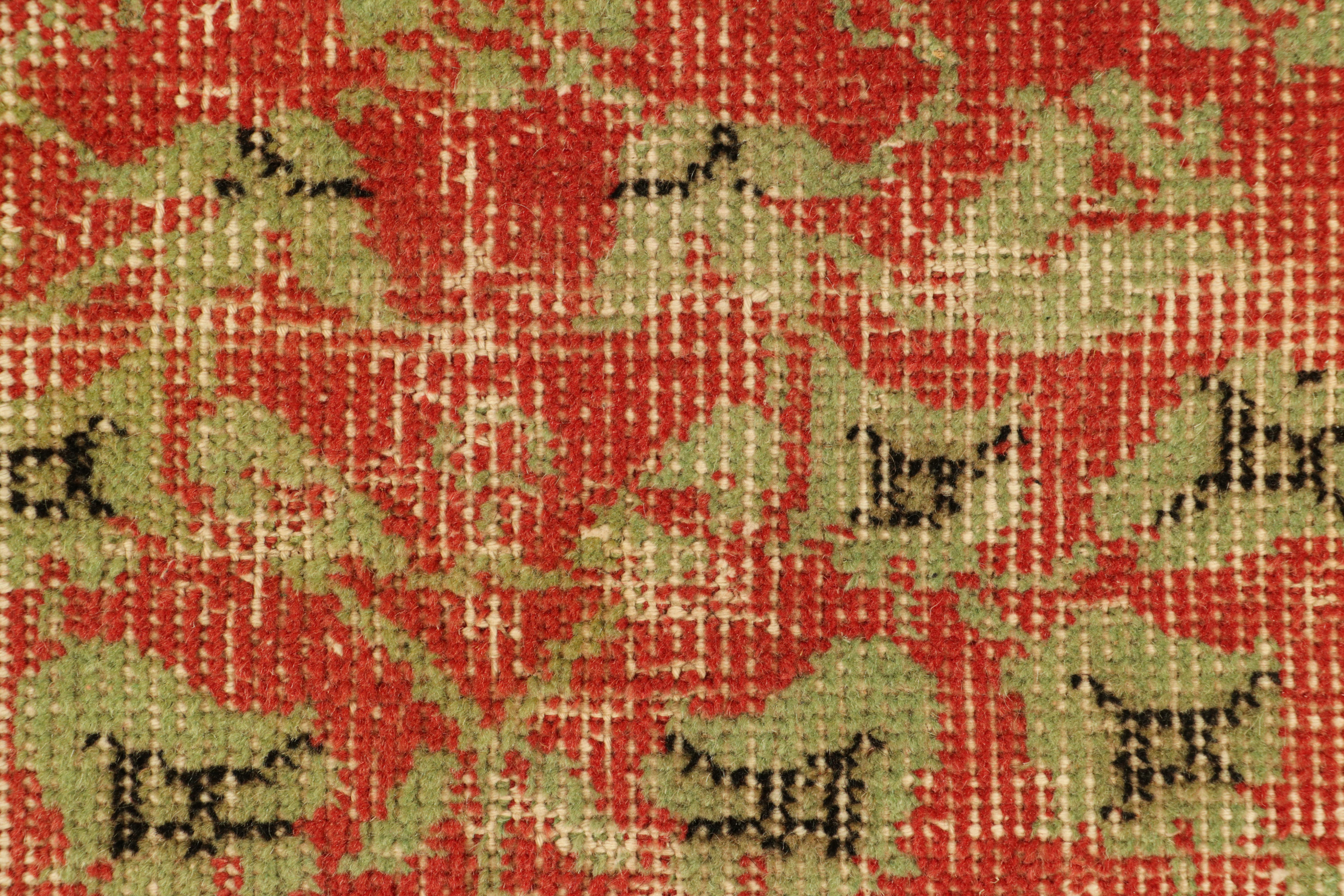 Vintage Zeki Múren Läufer in Rot, mit grünen Blumenmustern, von Rug & Kilim (Türkisch) im Angebot