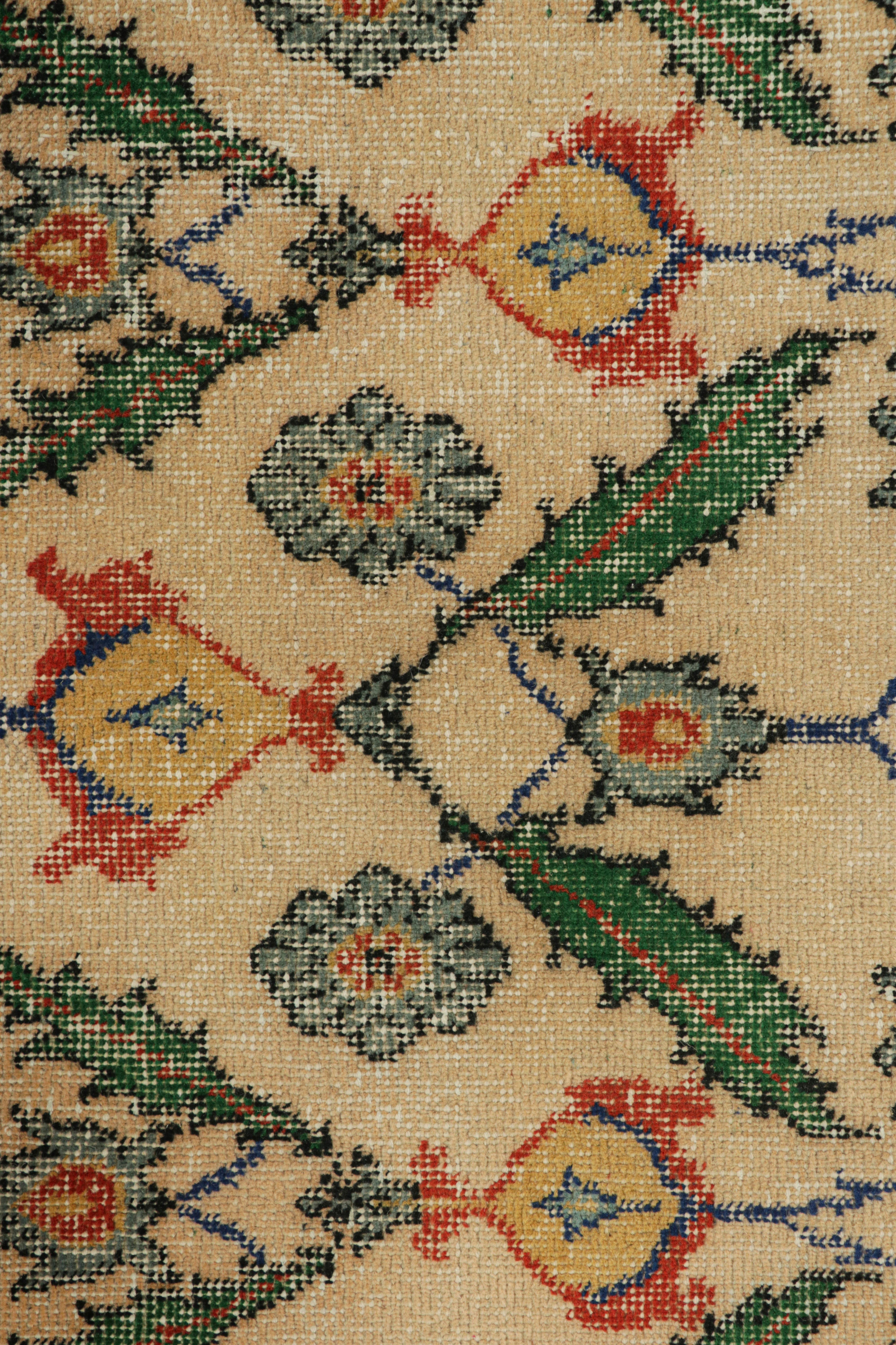 Vintage Zeki Müren Läufer in Beige mit polychromen Blumenmustern  Teppich (Türkisch) im Angebot