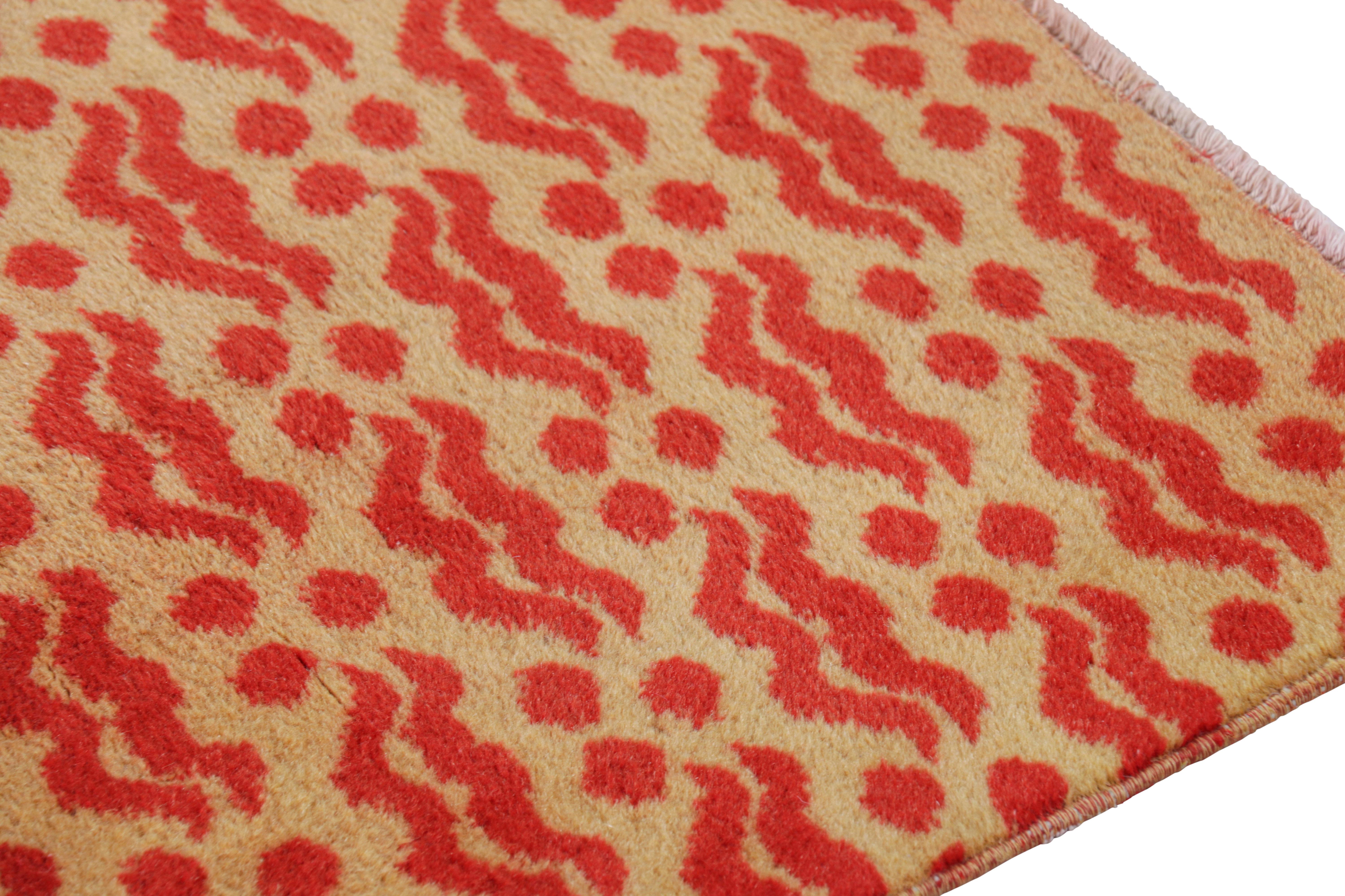 Mid-20th Century Vintage Zeki Müren Runner Rug in Beige with Red Cintamani Motifs  Rug & Kilim For Sale