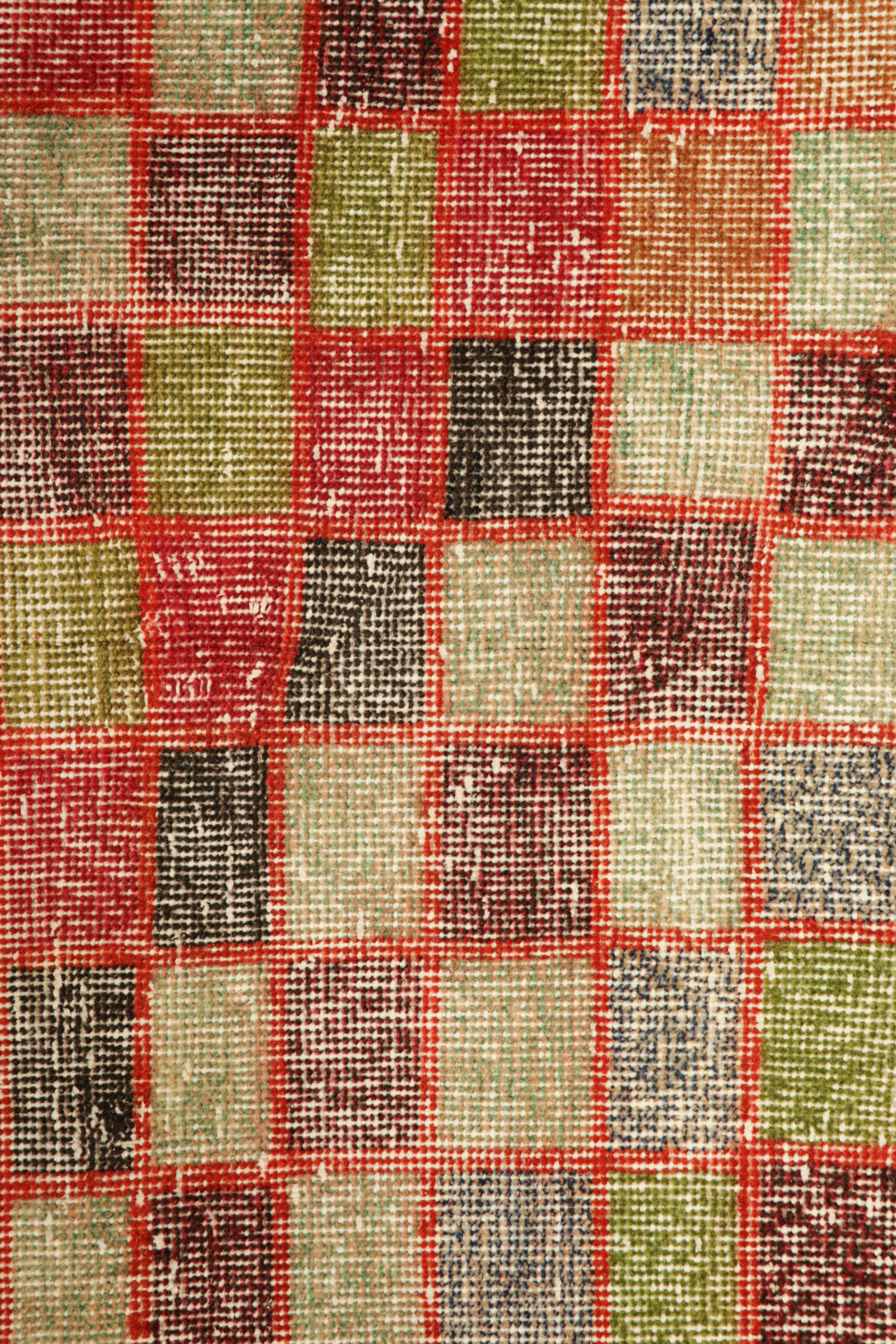 Vintage Zeki Müren Läufer Teppich in leuchtendem Rot mit geometrischem Muster  Rug & Kilim (Türkisch) im Angebot