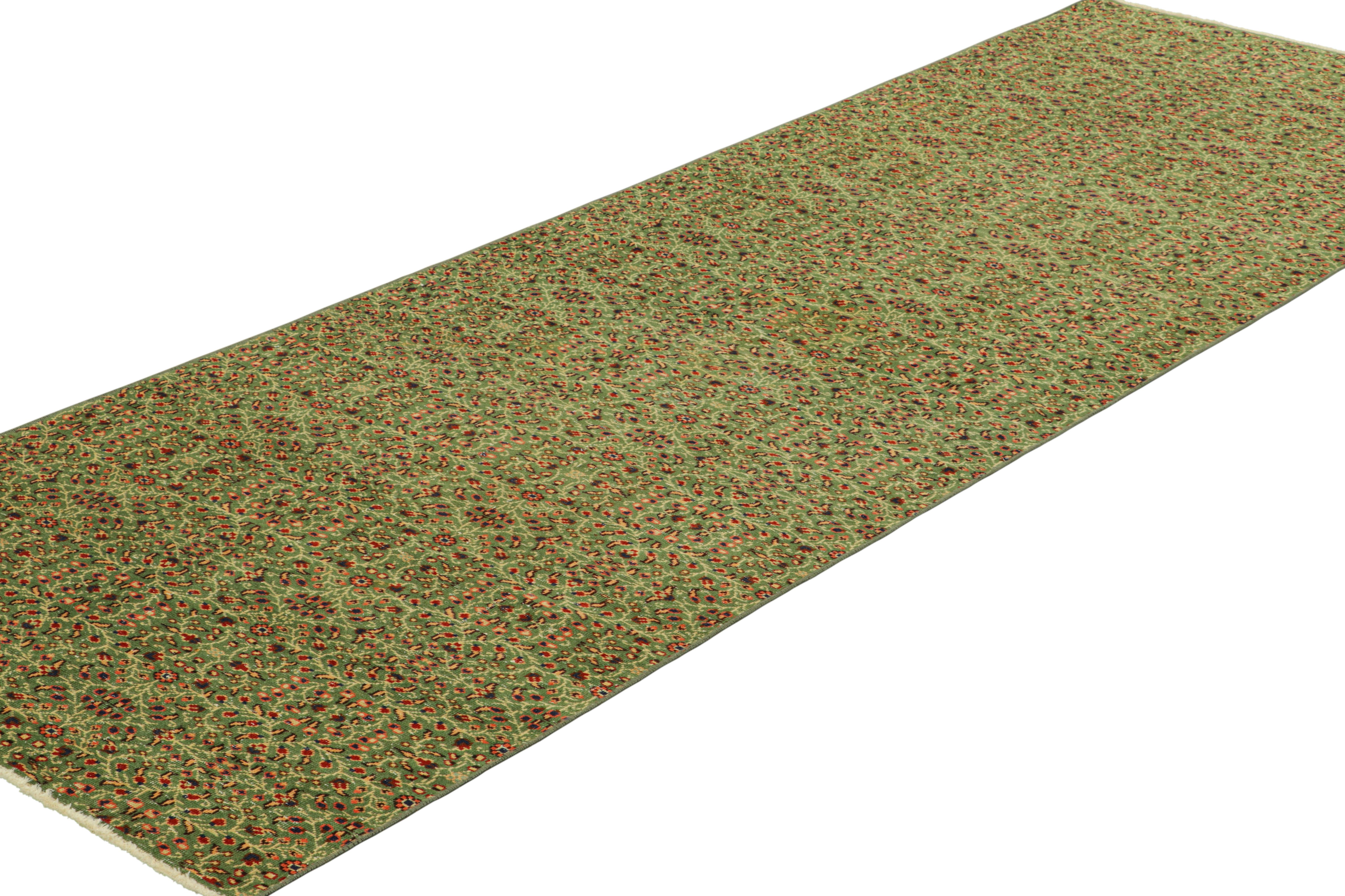 Vintage Zeki Müren Läufer in Grün mit Blumenmuster, von Rug & Kilim (Handgeknüpft) im Angebot