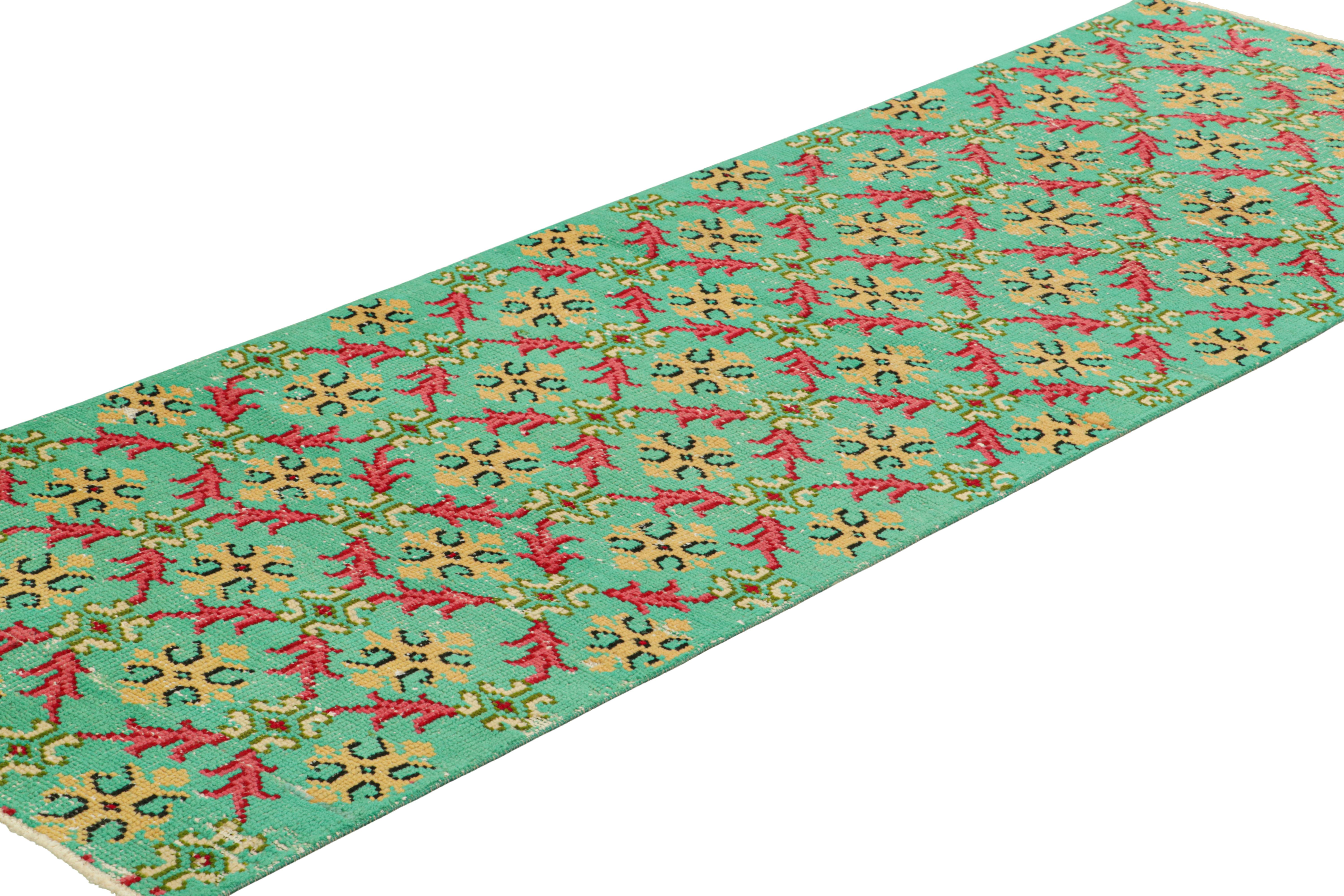 Vintage Zeki Müren Läufer in Türkis mit floralem Muster, von Rug & Kilim (Handgeknüpft) im Angebot