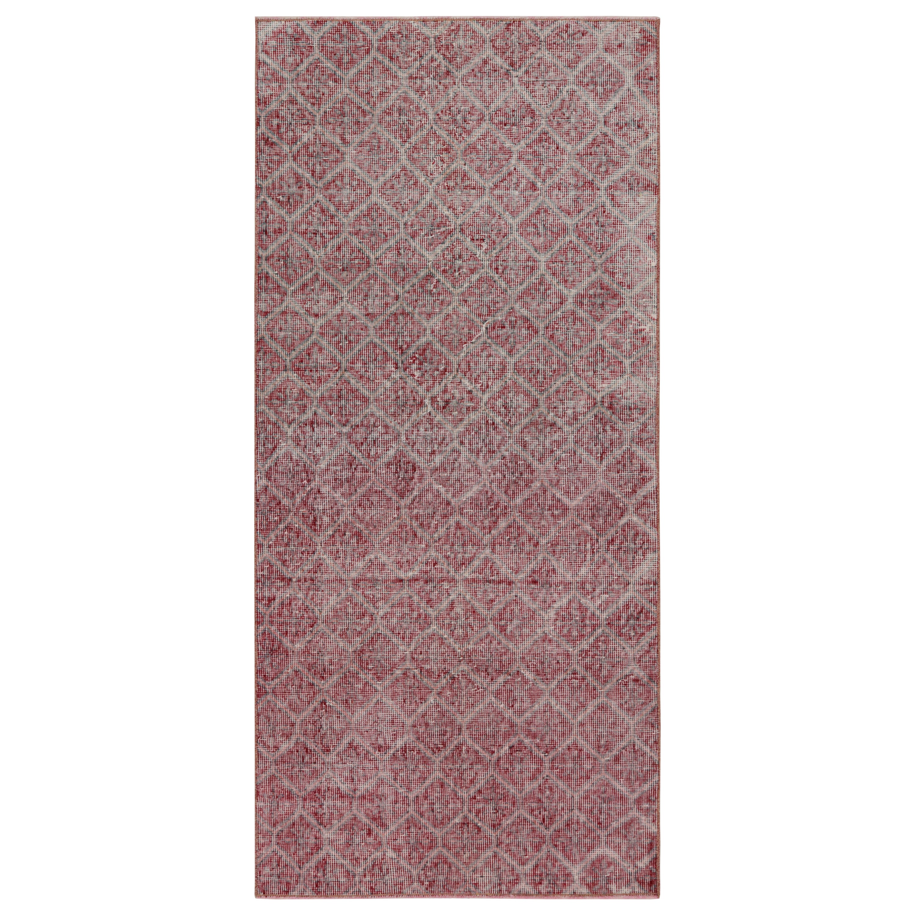 Tappeto vintage Zeki Müren con motivi geometrici in borgogna, da Rug & Kilim