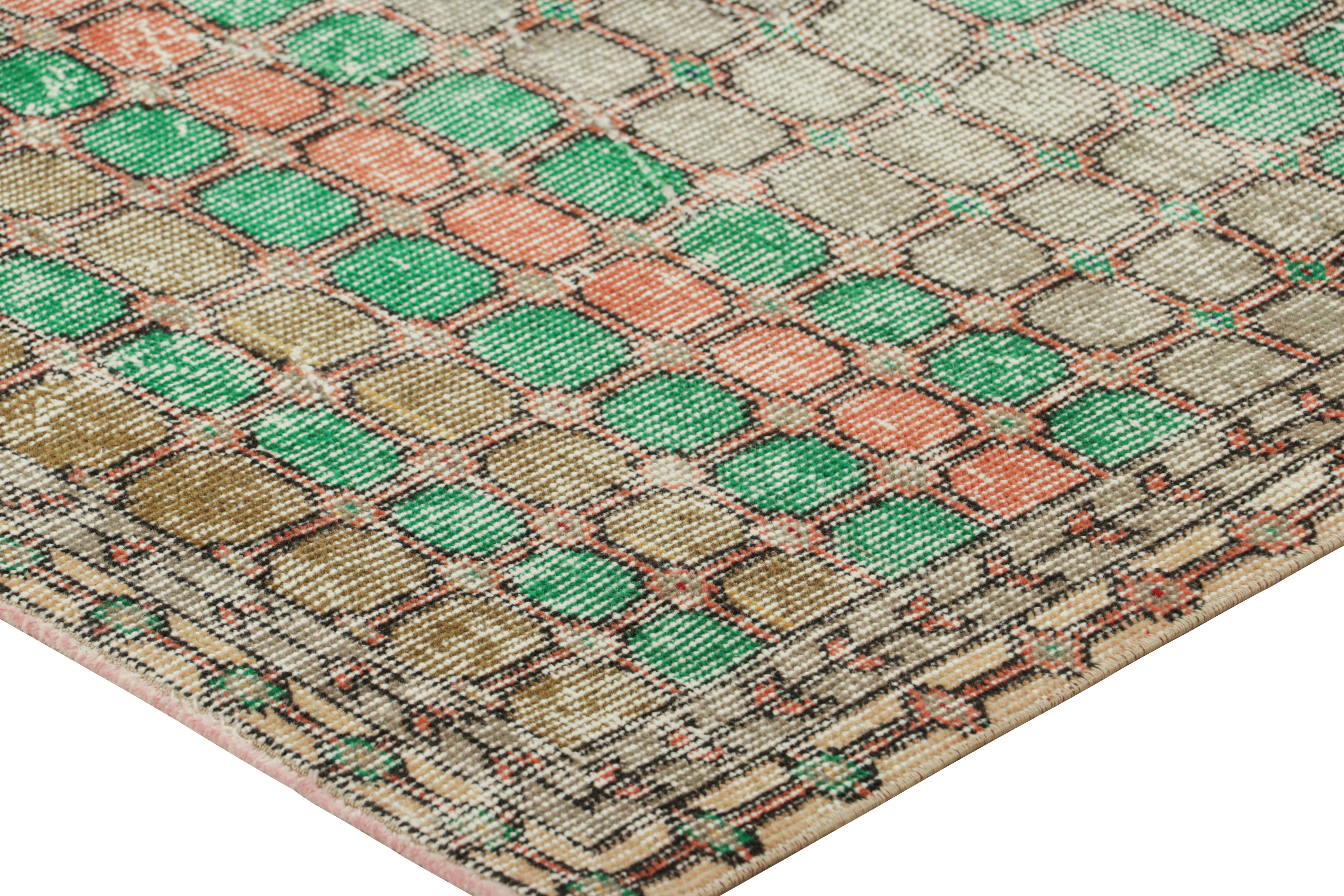 Vintage Zeki Müren Läufer Teppich mit buntem Blumenmedaillon  Rug & Kilim (Mitte des 20. Jahrhunderts) im Angebot