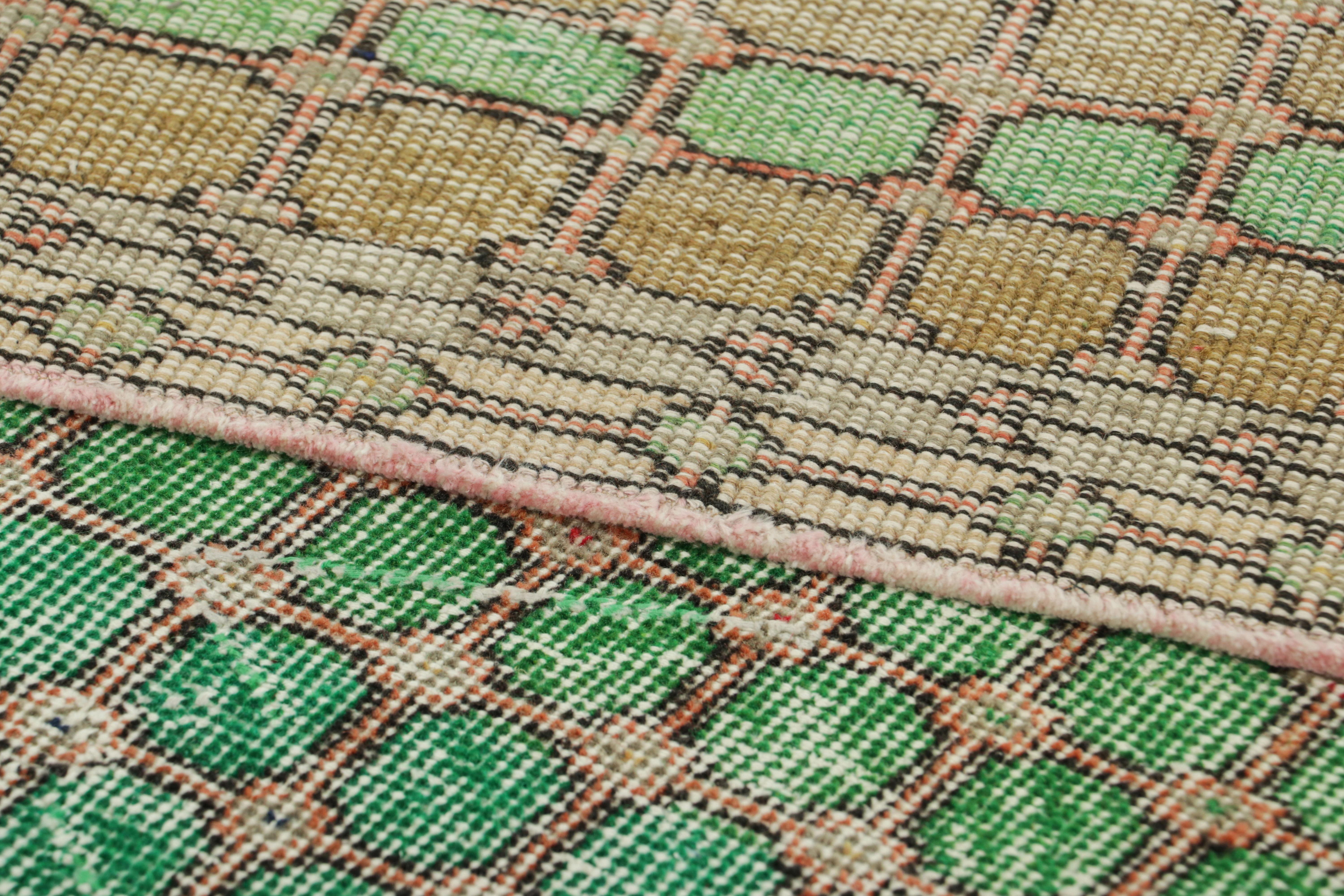 Vintage Zeki Müren Läufer Teppich mit buntem Blumenmedaillon  Rug & Kilim (Wolle) im Angebot