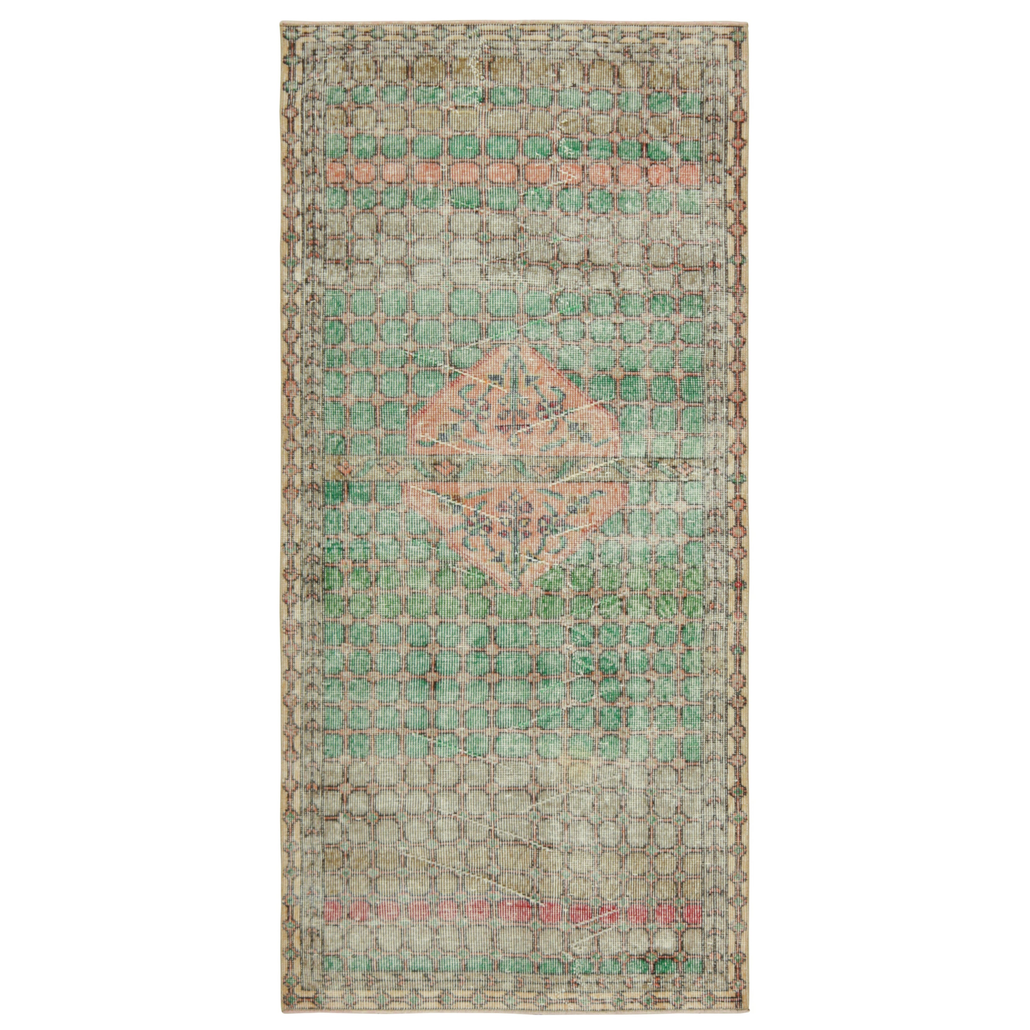 Vintage Zeki Müren Läufer Teppich mit buntem Blumenmedaillon  Rug & Kilim