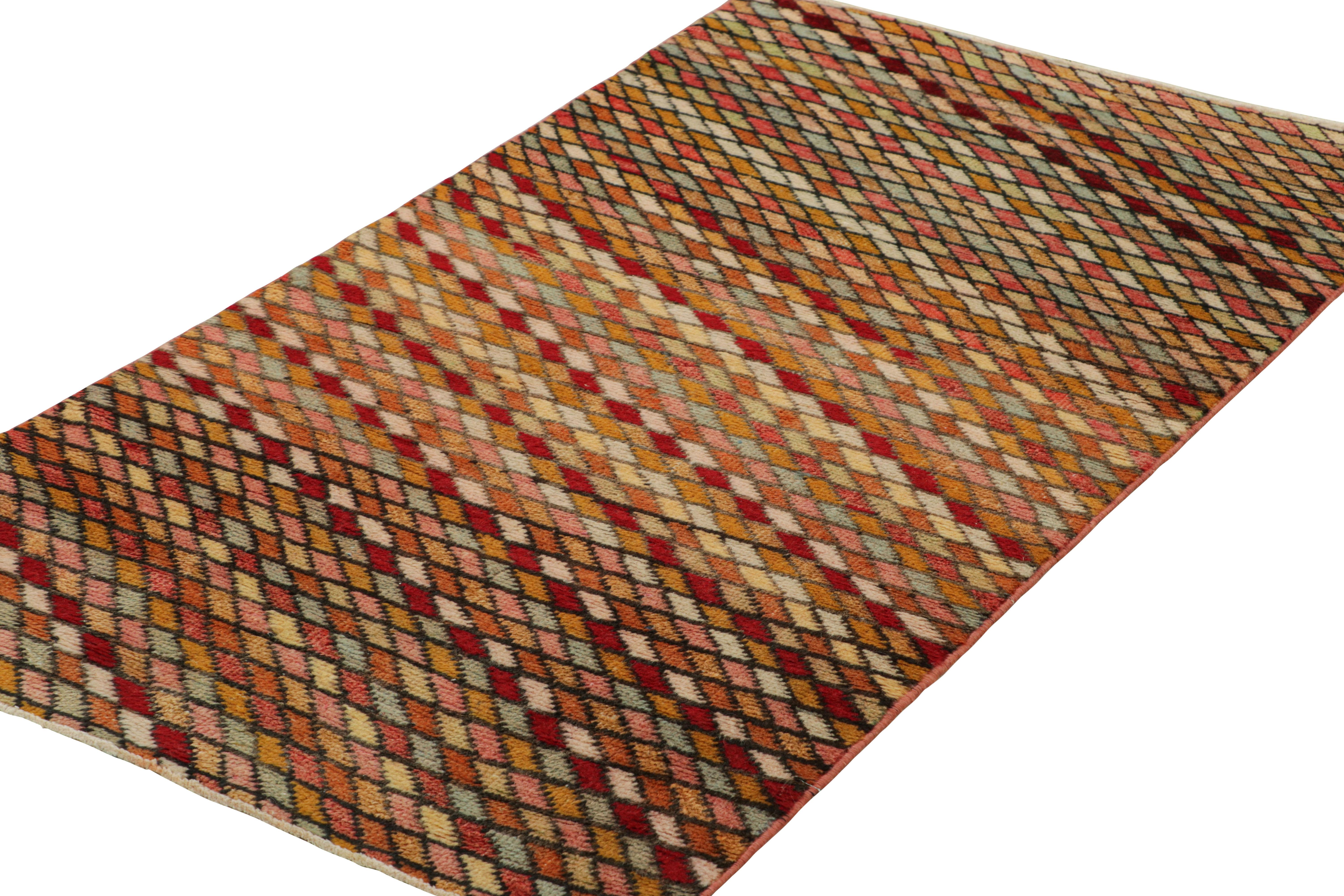 Vintage Zeki Müren Läufer Teppich mit bunten geometrischen Mustern  Rug & Kilim (Handgeknüpft) im Angebot