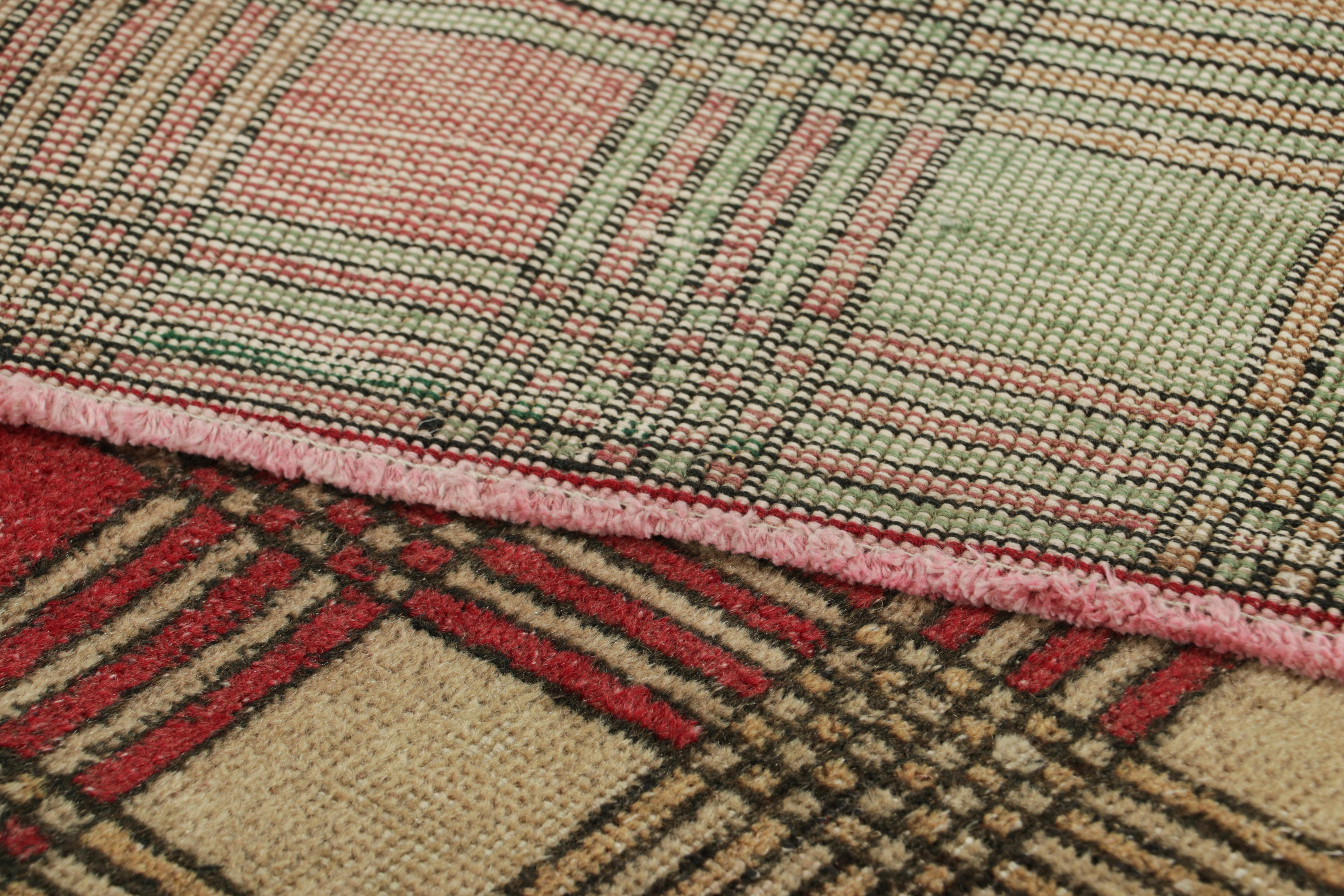 Vintage Zeki Müren Läufer Teppich mit bunten geometrischen Mustern  Rug & Kilim (Wolle) im Angebot