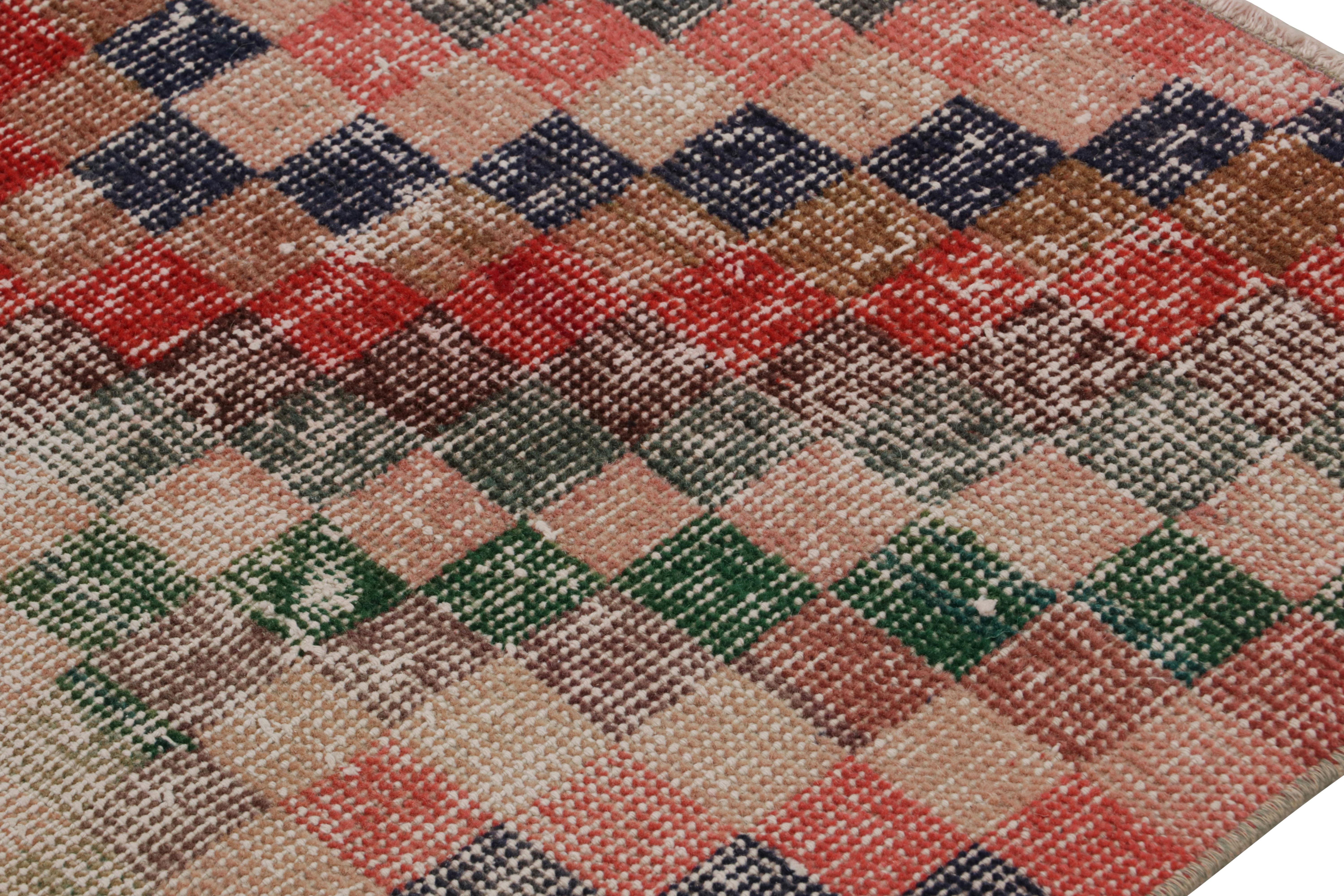 Alfombra de calle vintage Zeki Müren, con motivos geométricos, de Rug & Kilim en Bueno estado para la venta en Long Island City, NY
