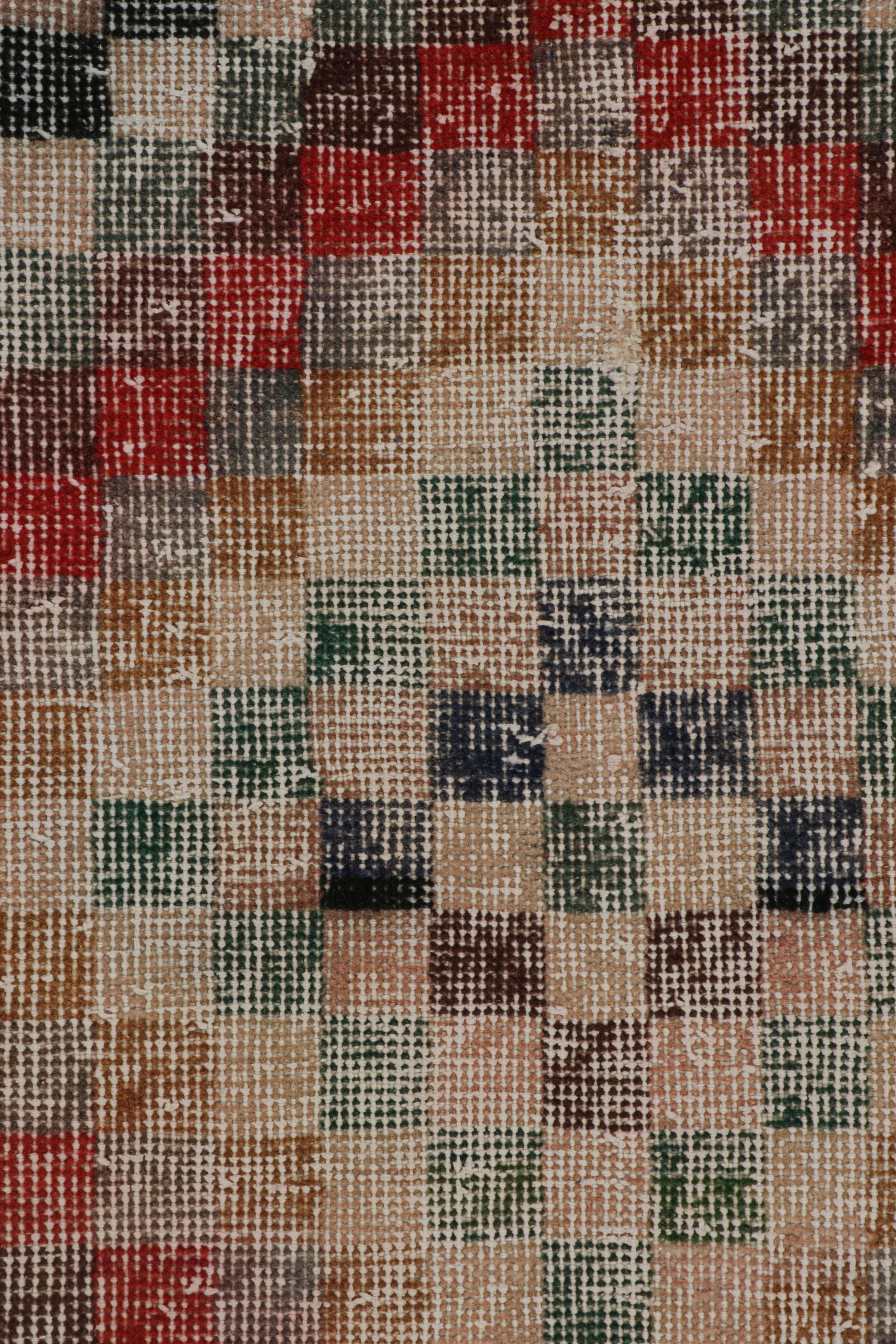 Alfombra de calle vintage Zeki Müren, con motivos geométricos, de Rug & Kilim mediados del siglo XX en venta