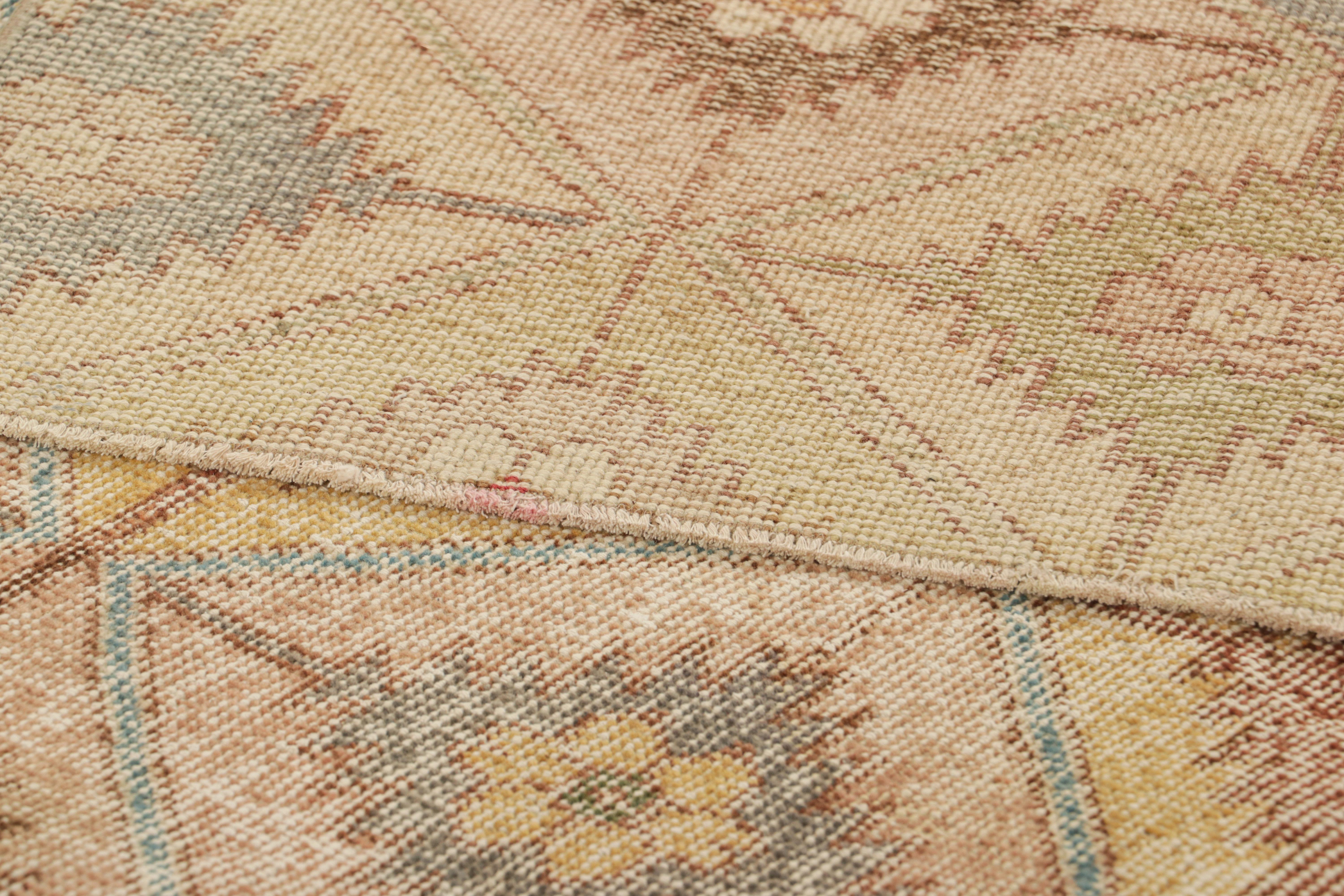Vintage Zeki Müren Läufer mit mehrfarbigen floralen Medaillons  Rug & Kilim (Wolle) im Angebot