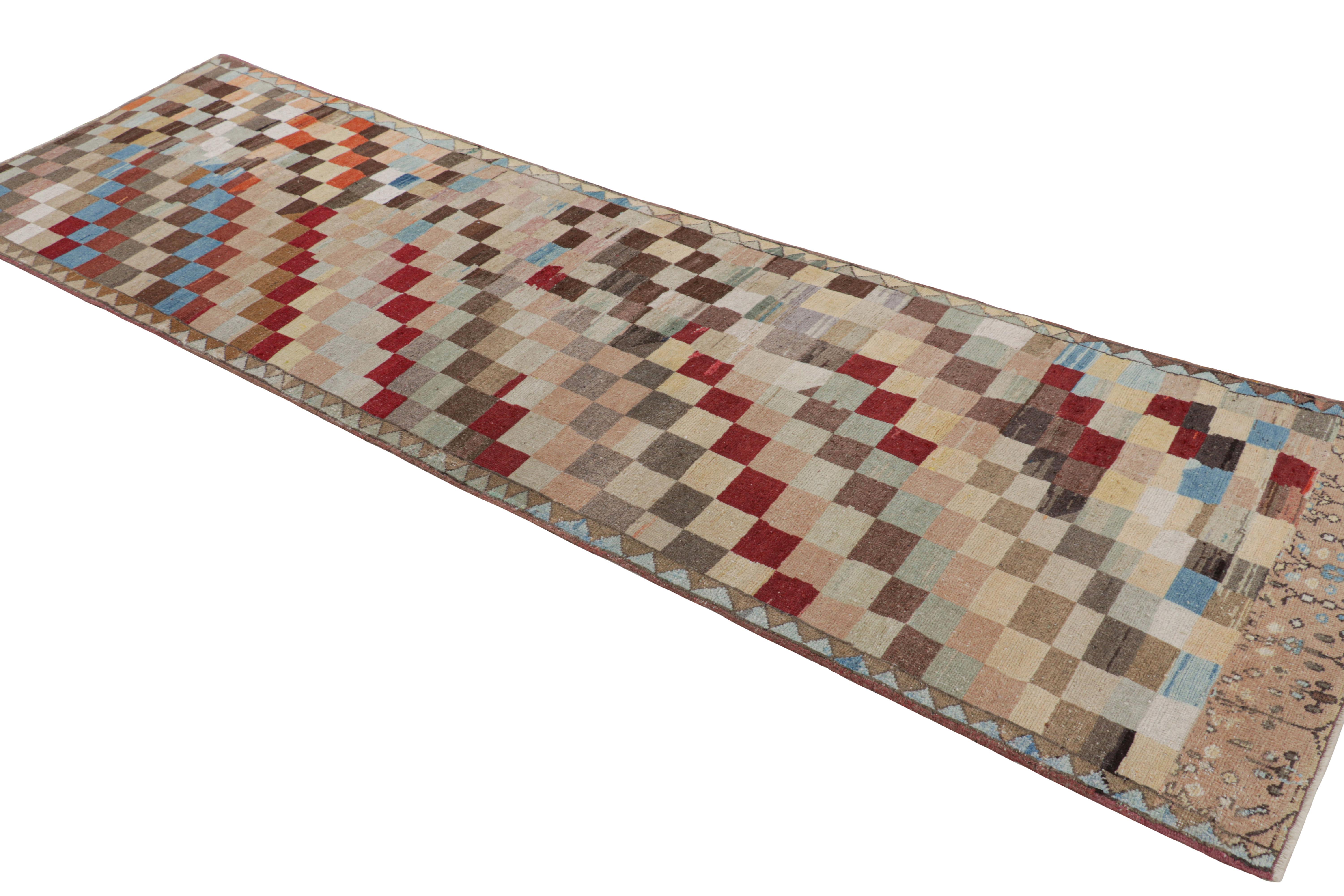 Vintage Zeki Müren Läufer mit polychromen Mustern, von Rug & Kilim im Zustand „Gut“ im Angebot in Long Island City, NY