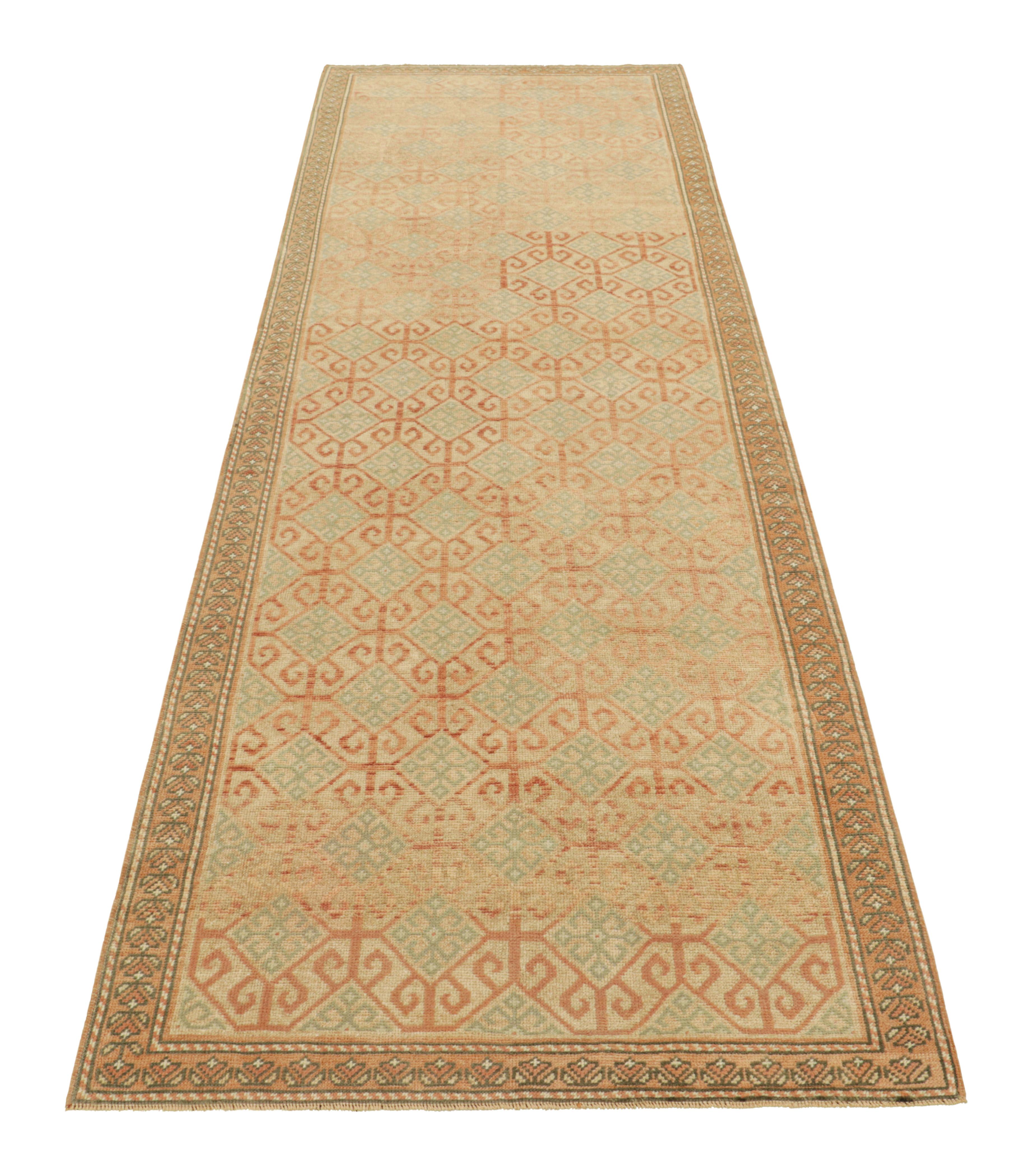 Vintage Zeki Müren Läufer mit polychromen Rautenmustern, von Rug & Kilim im Zustand „Gut“ im Angebot in Long Island City, NY